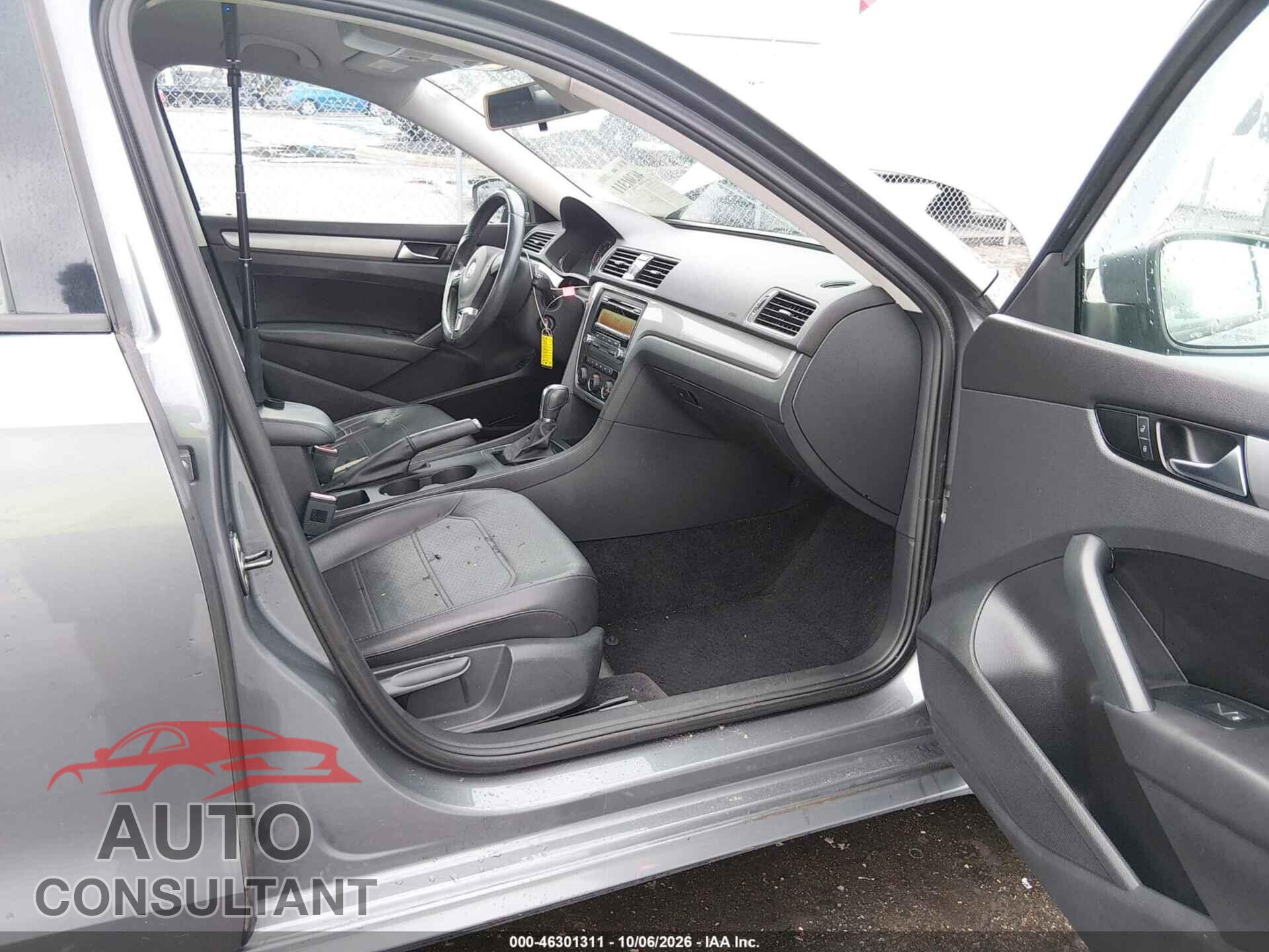 VOLKSWAGEN PASSAT 2014 - 1VWAT7A38EC065730