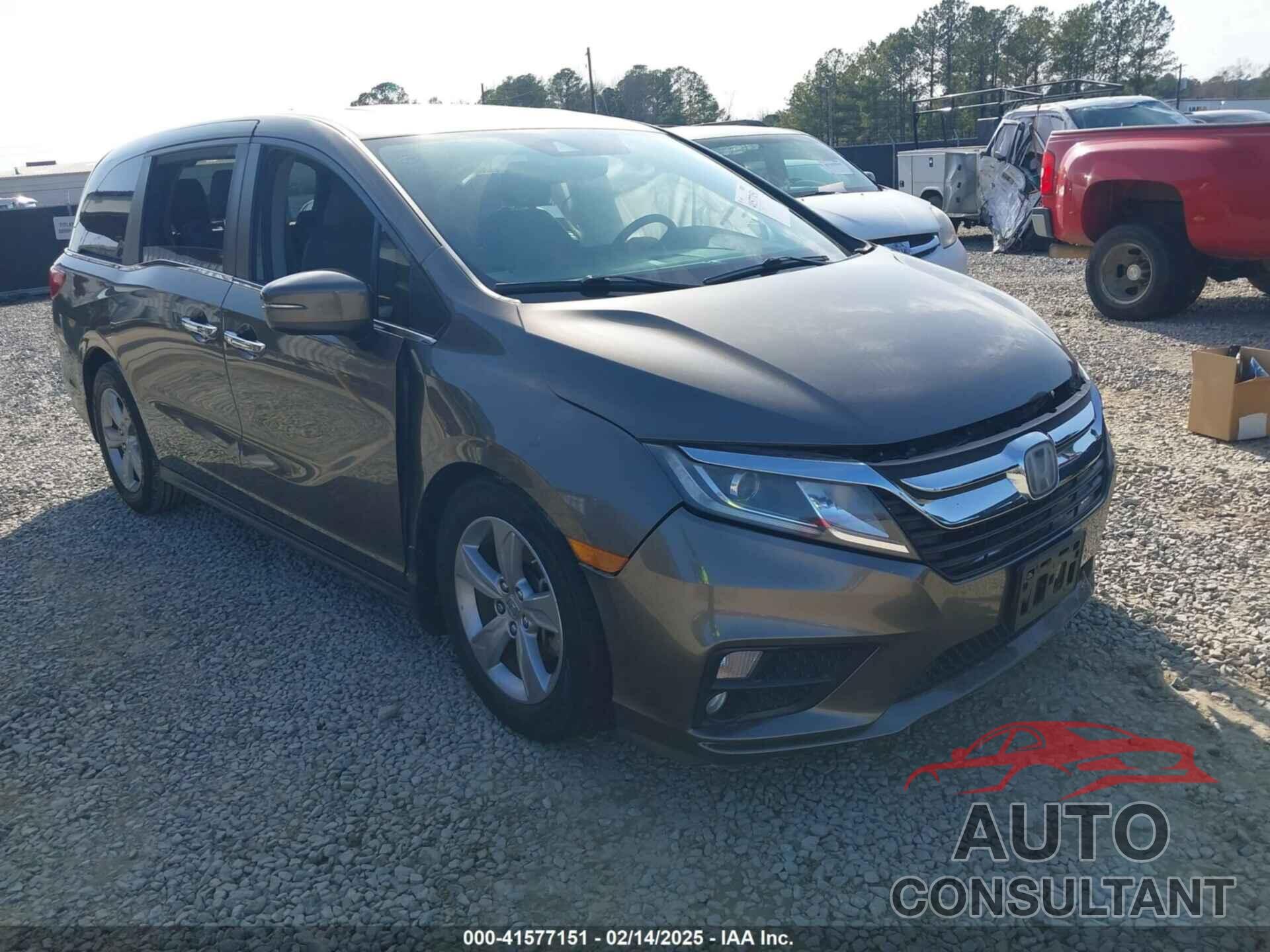 HONDA ODYSSEY 2018 - 5FNRL6H74JB082417