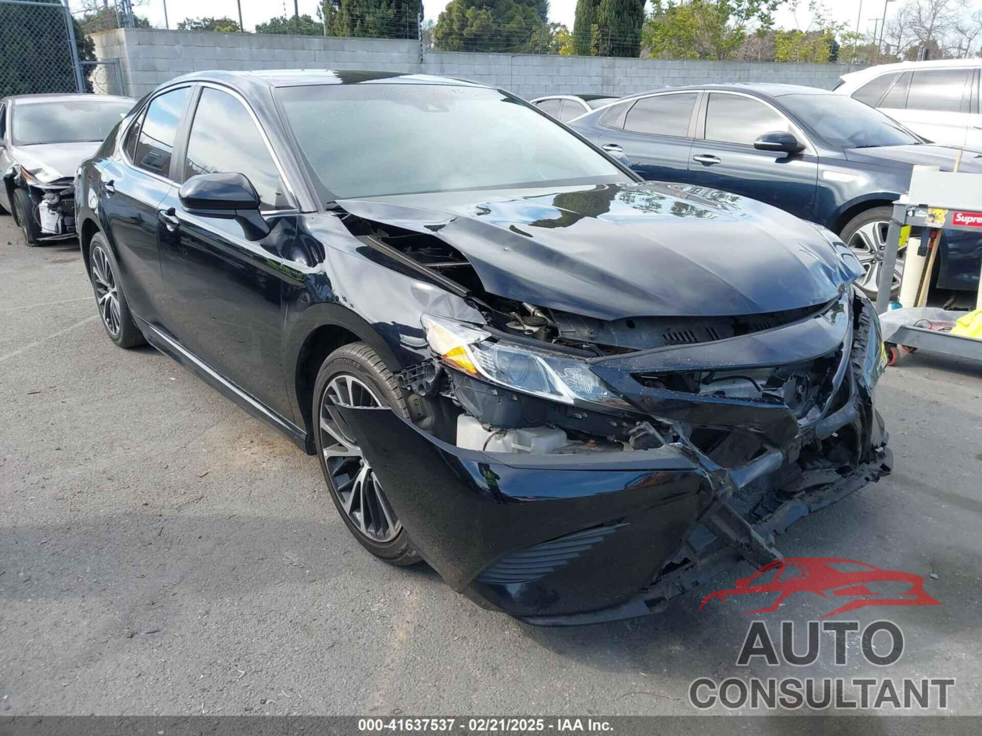 TOYOTA CAMRY 2018 - 4T1B11HK2JU002873