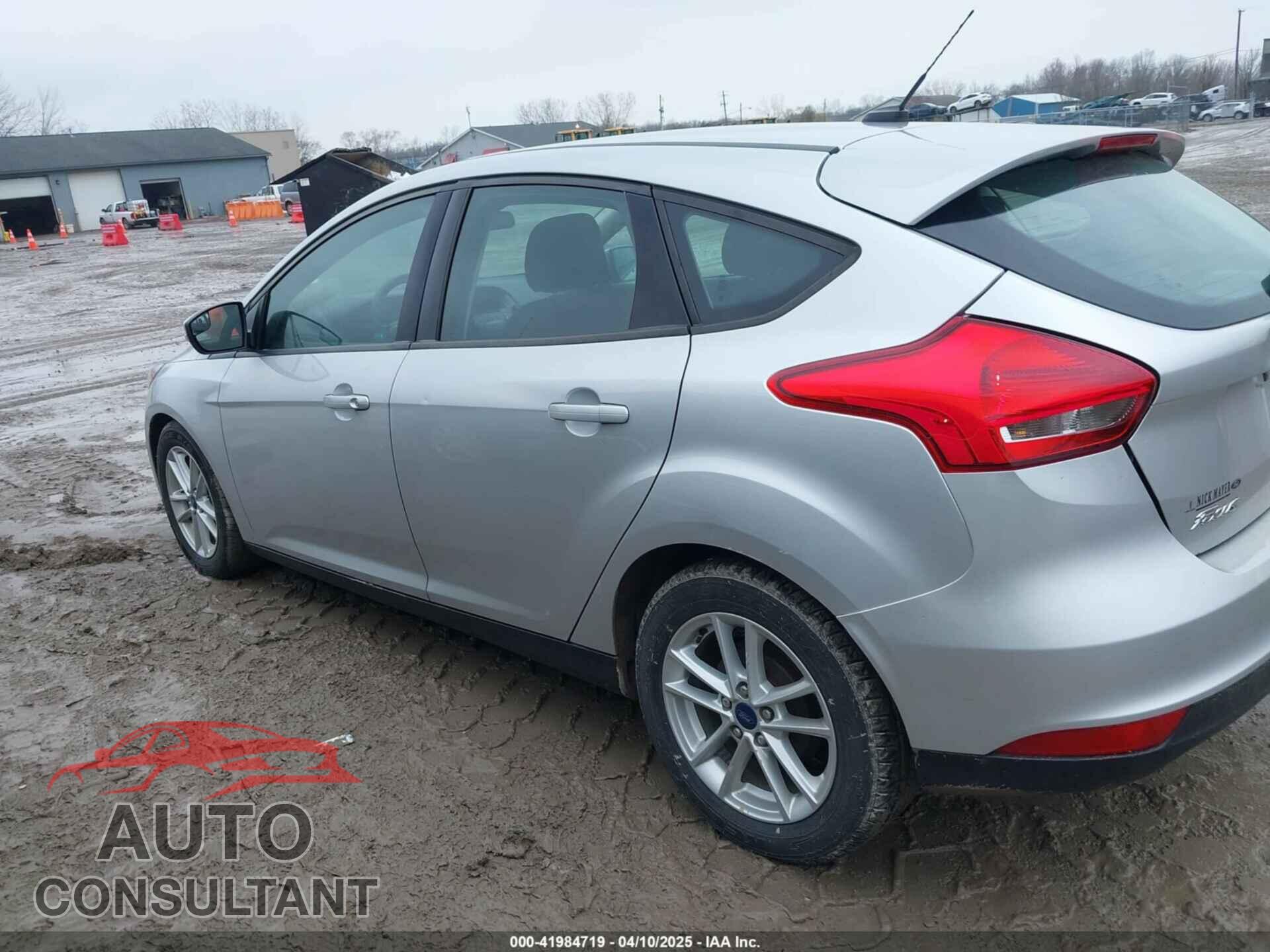 FORD FOCUS 2017 - 1FADP3K23HL218852