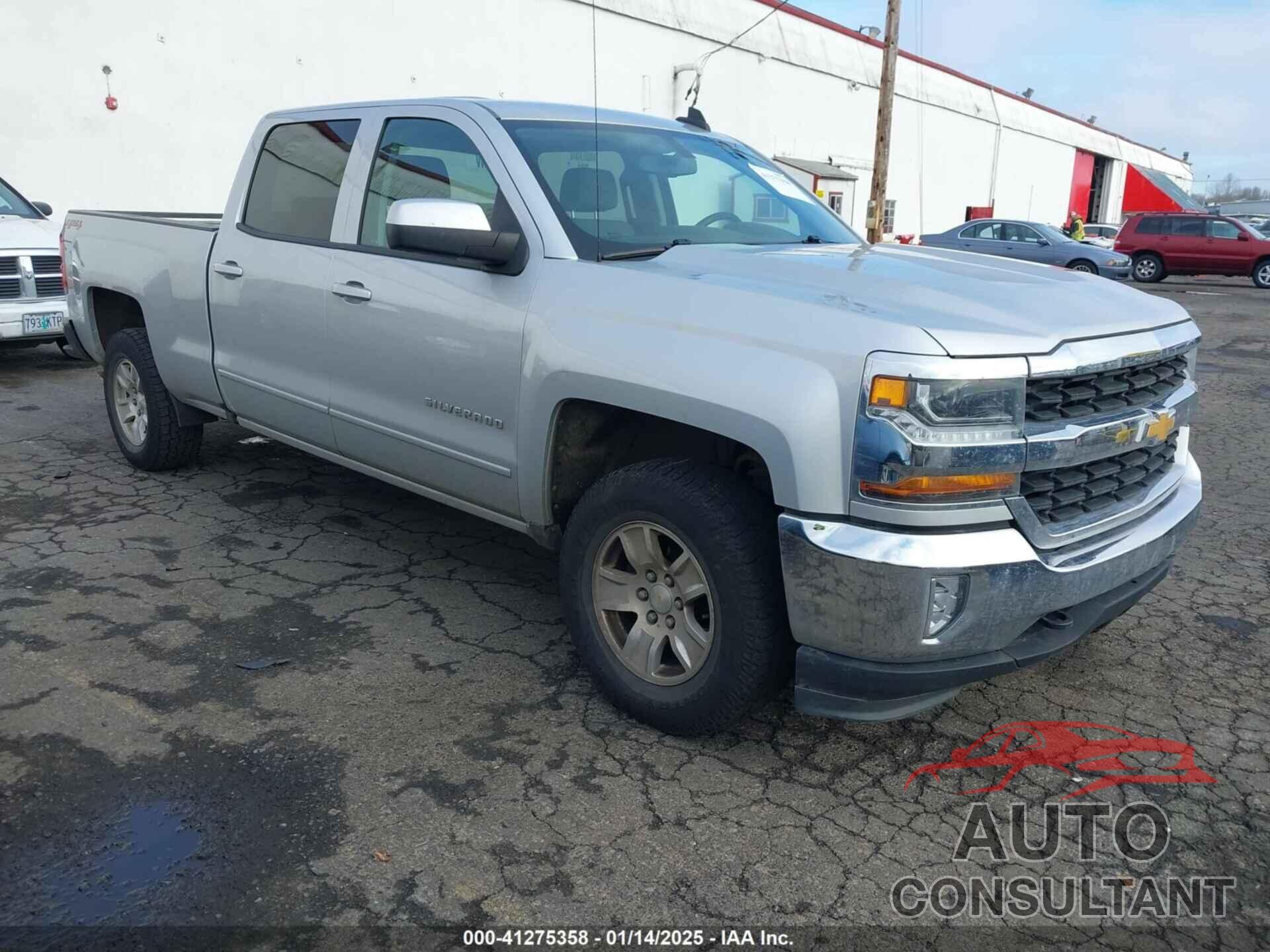CHEVROLET SILVERADO 1500 2018 - 1GCUKREC1JF167288