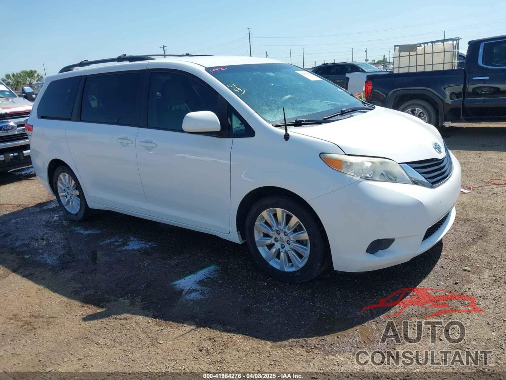 TOYOTA SIENNA 2013 - 5TDJK3DC8DS054928