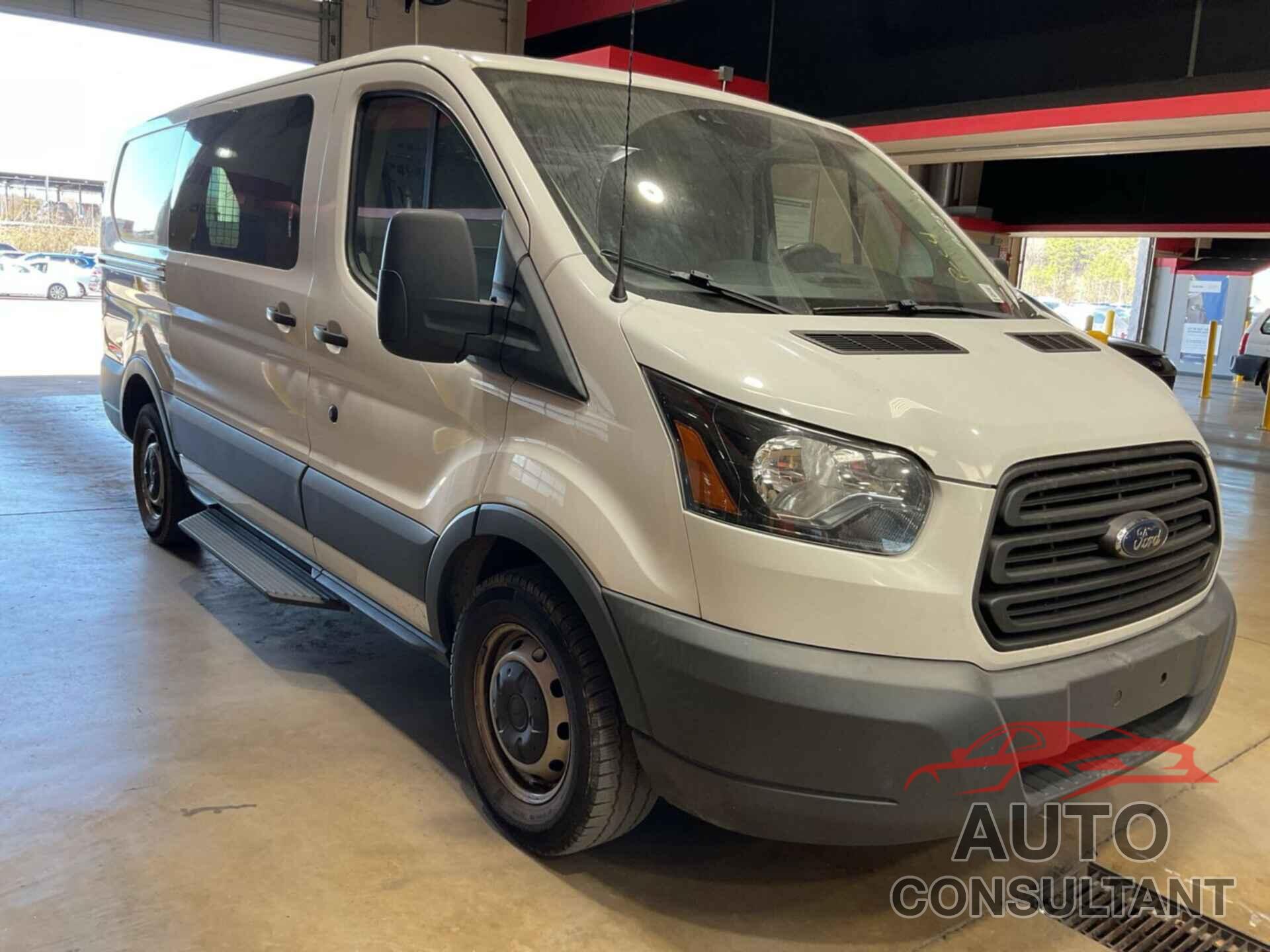 FORD TRANSIT-150 2018 - 1FTYE1YM5JKB52038