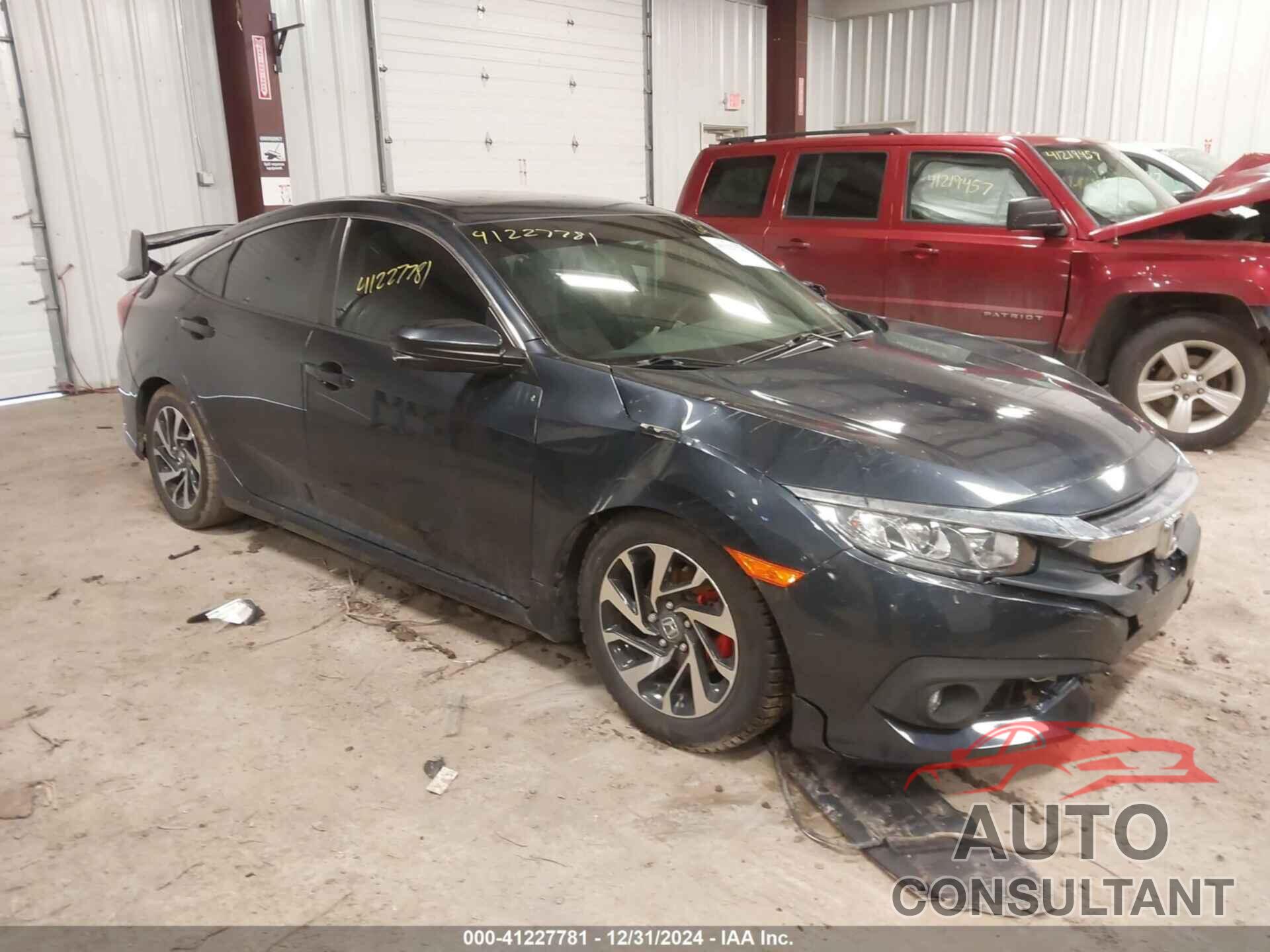 HONDA CIVIC 2018 - 2HGFC2F77JH556239