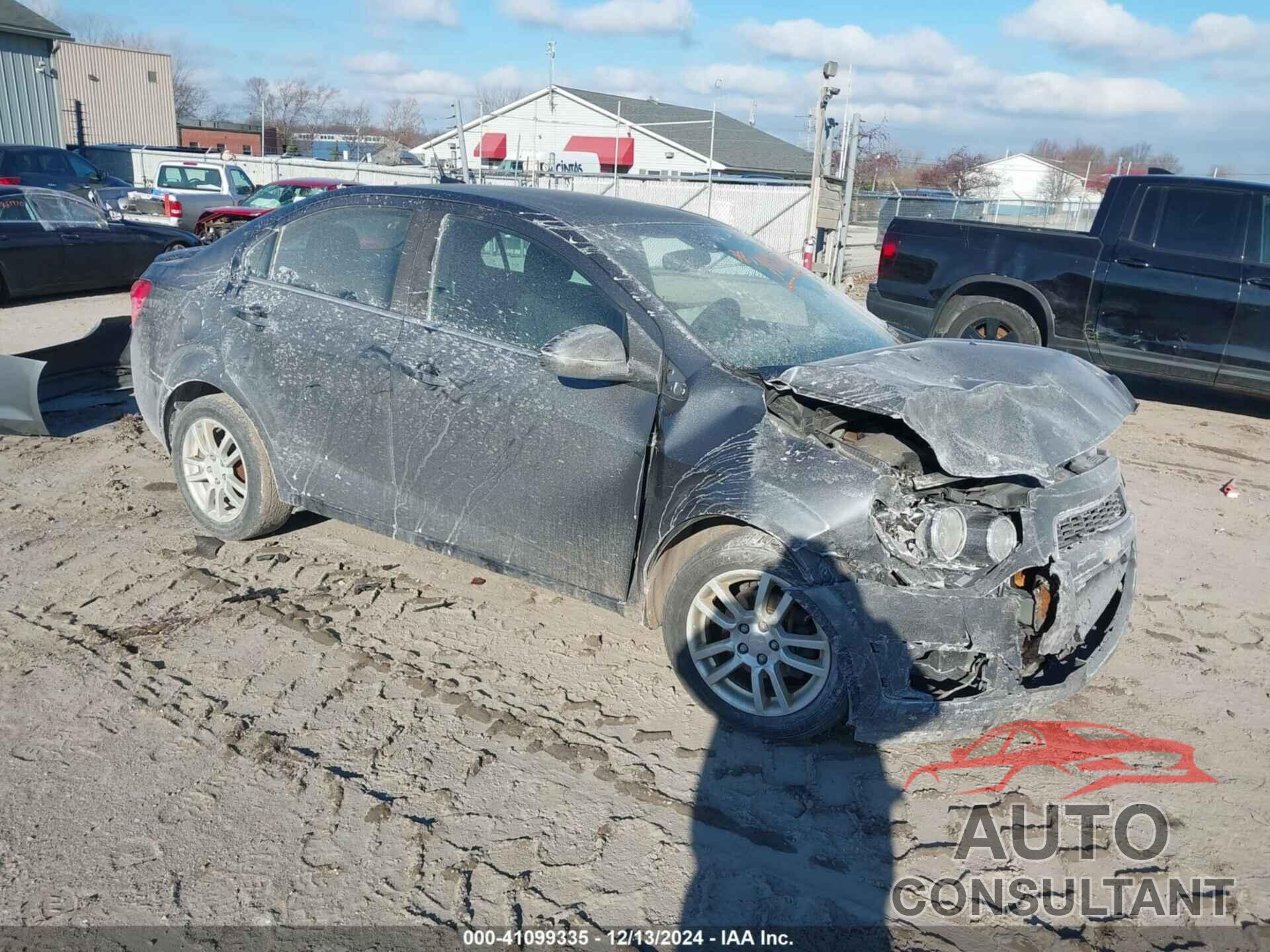 CHEVROLET SONIC 2013 - 1G1JC5SH8D4195901