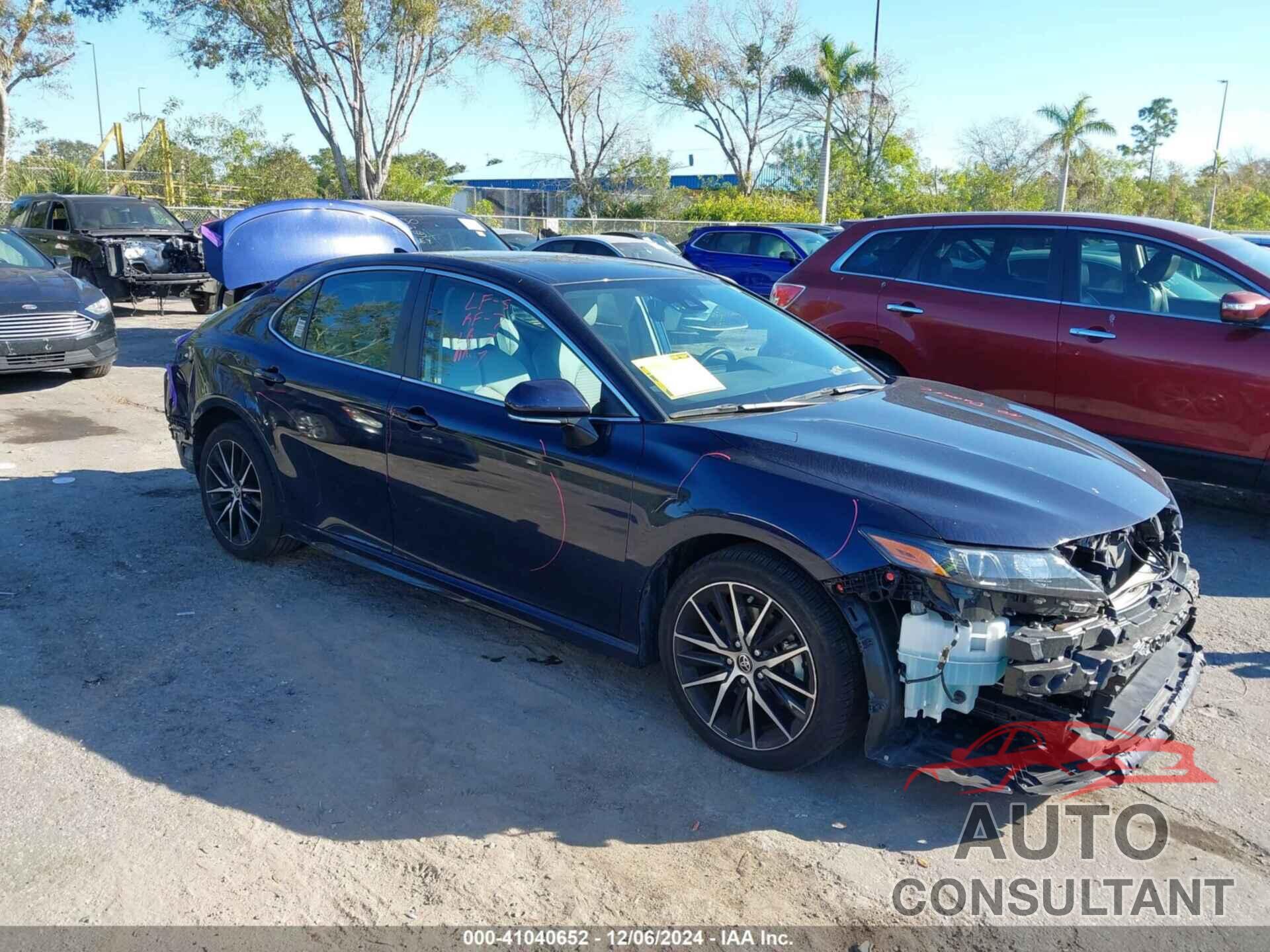TOYOTA CAMRY 2022 - 4T1T11AK7NU641562