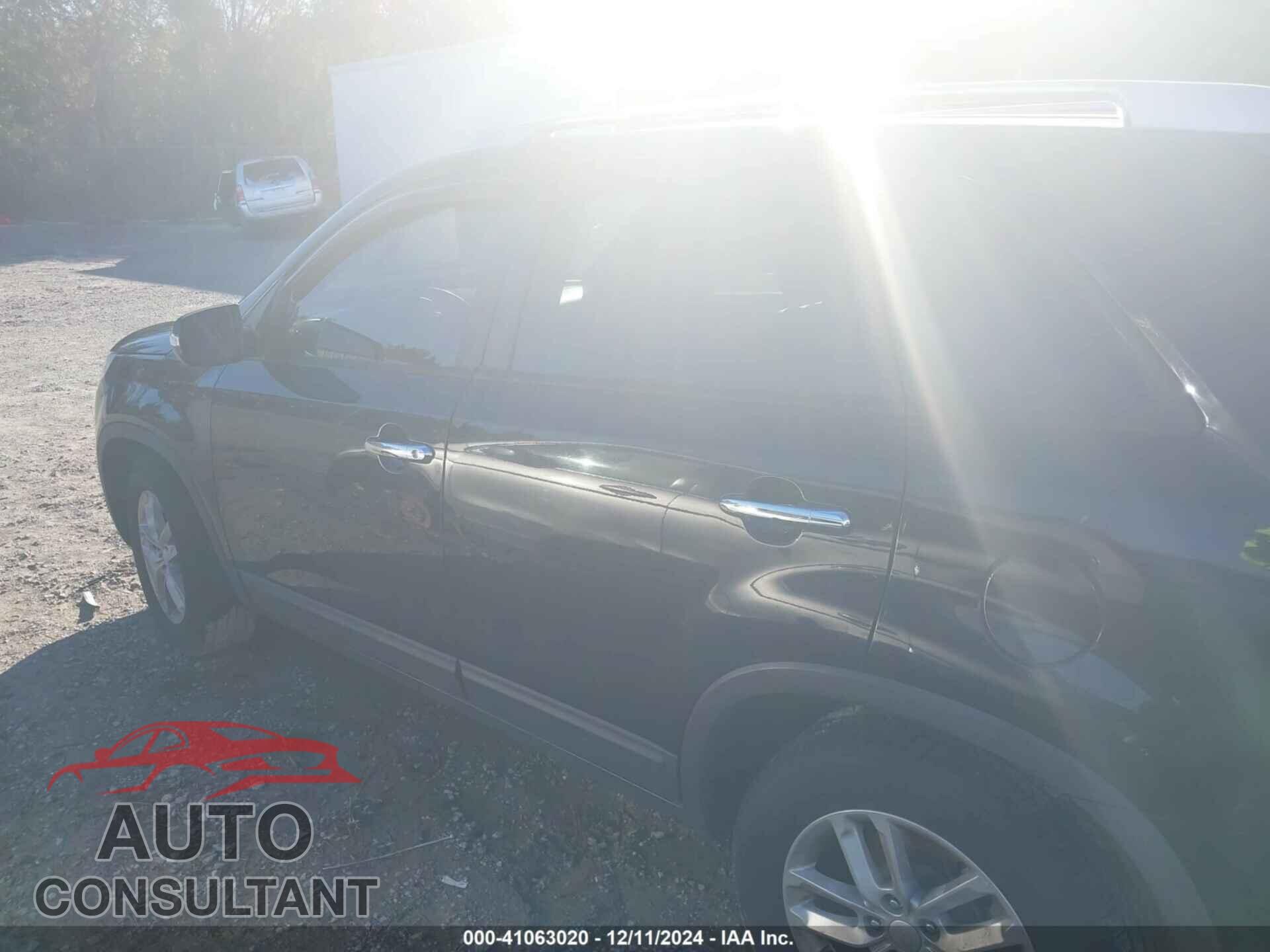 KIA SORENTO 2015 - 5XYKT3A66FG590308