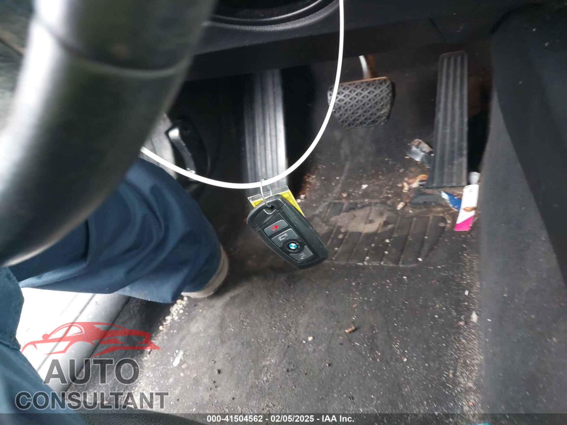 BMW 320I 2016 - WBA8E1G58GNU11779