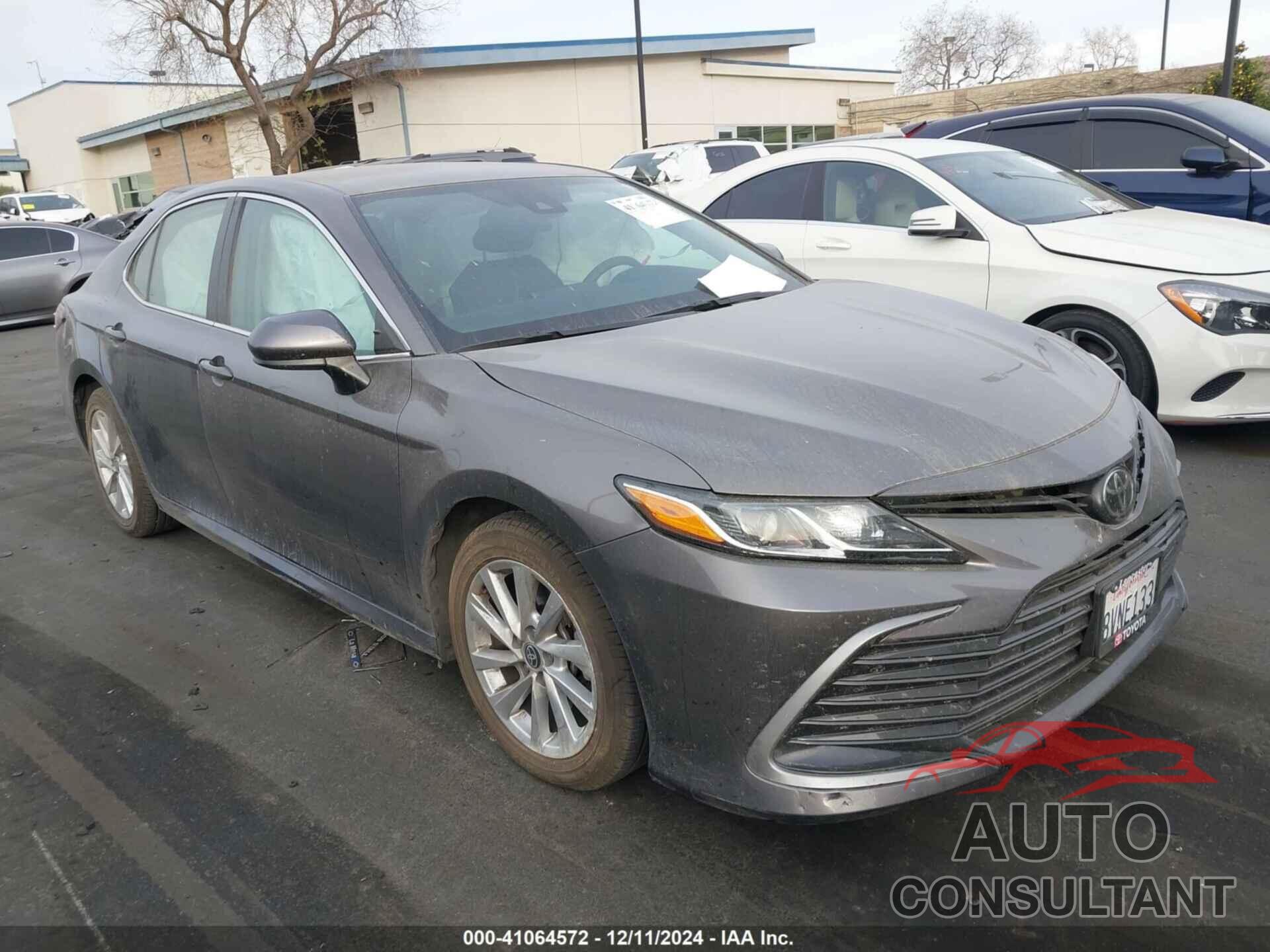 TOYOTA CAMRY 2021 - 4T1C11AK4MU440832