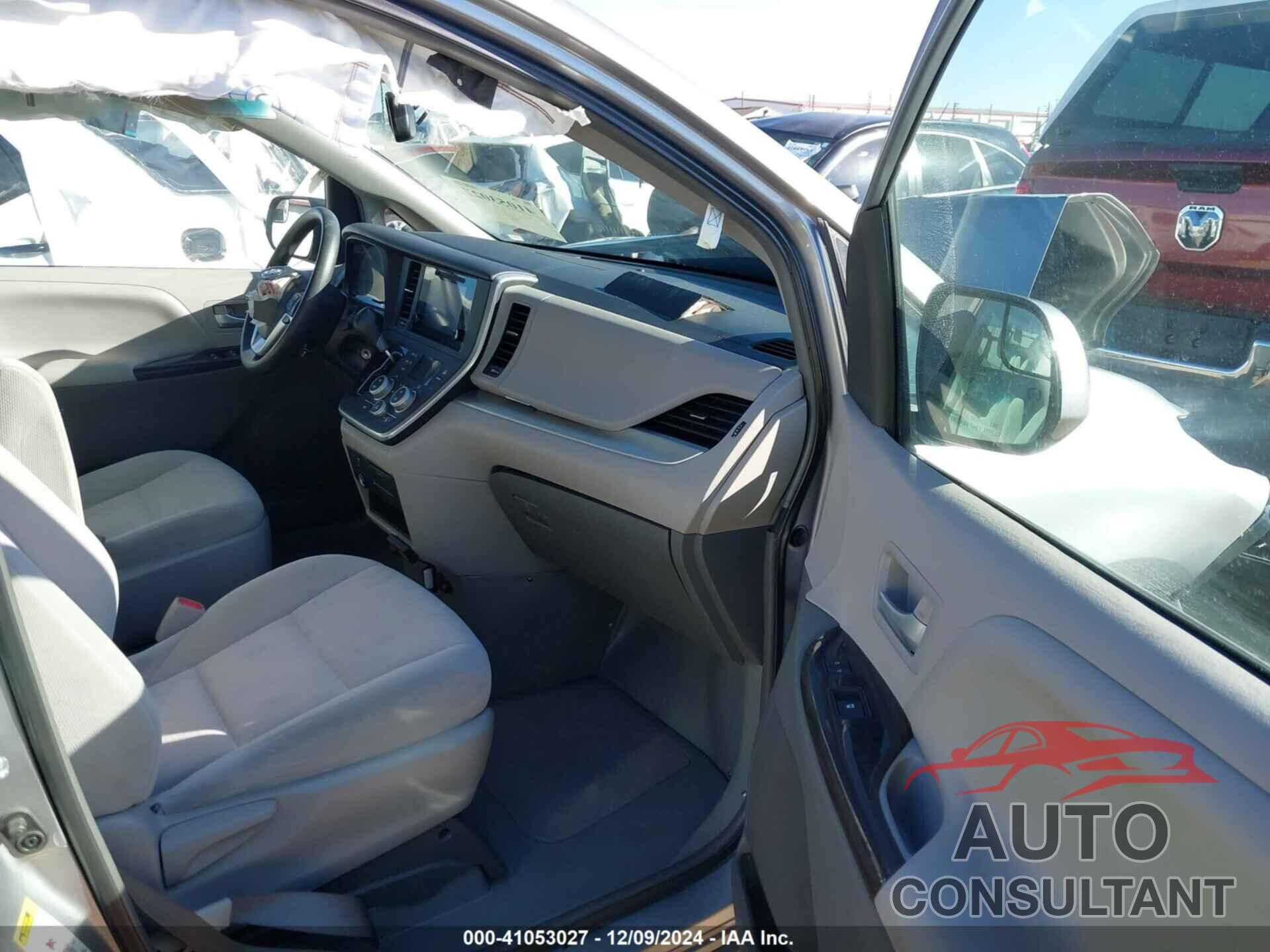 TOYOTA SIENNA 2015 - 5TDKK3DC8FS587613