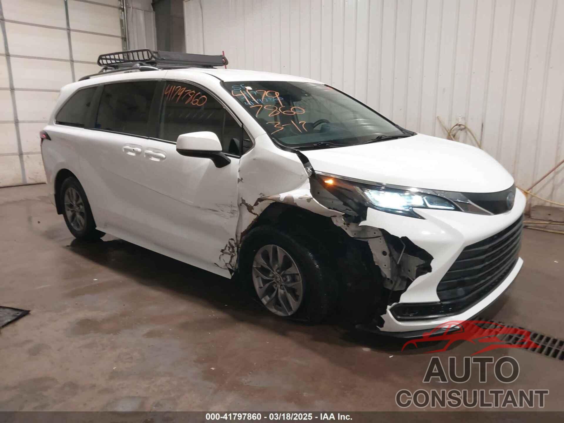 TOYOTA SIENNA 2021 - 5TDKRKEC9MS060777