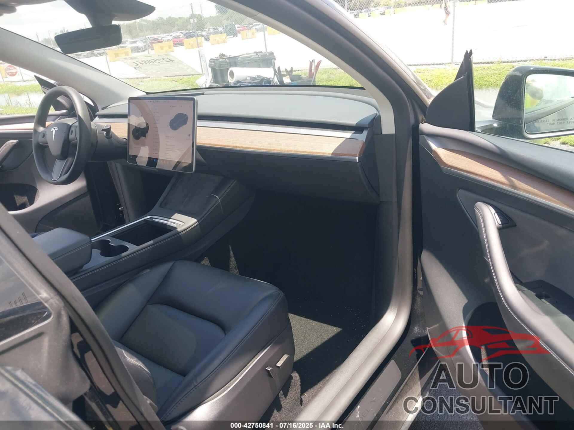 TESLA MODEL Y 2024 - 7SAYGDED7RF187112