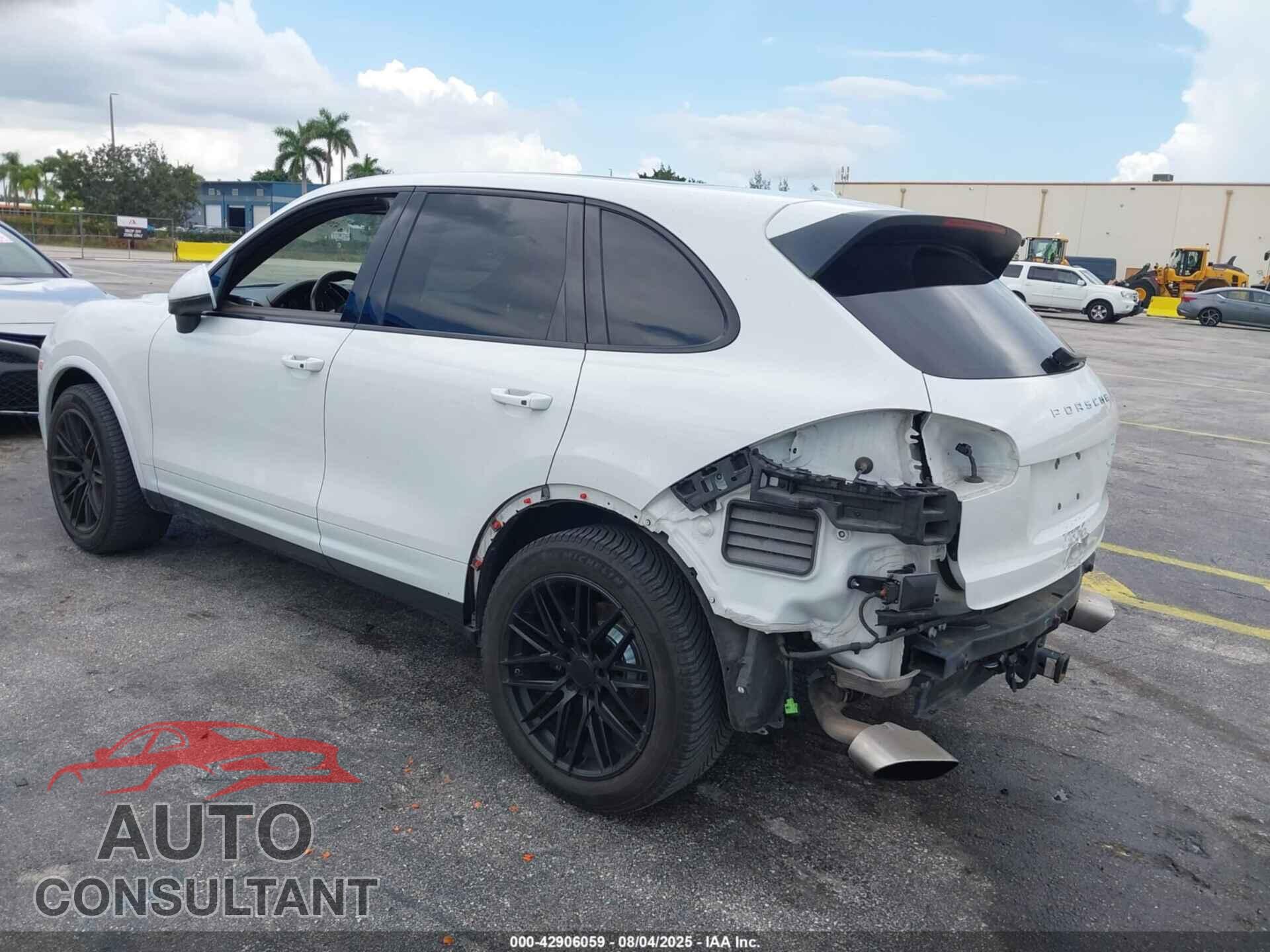PORSCHE CAYENNE 2017 - WP1AA2A29HKA83911