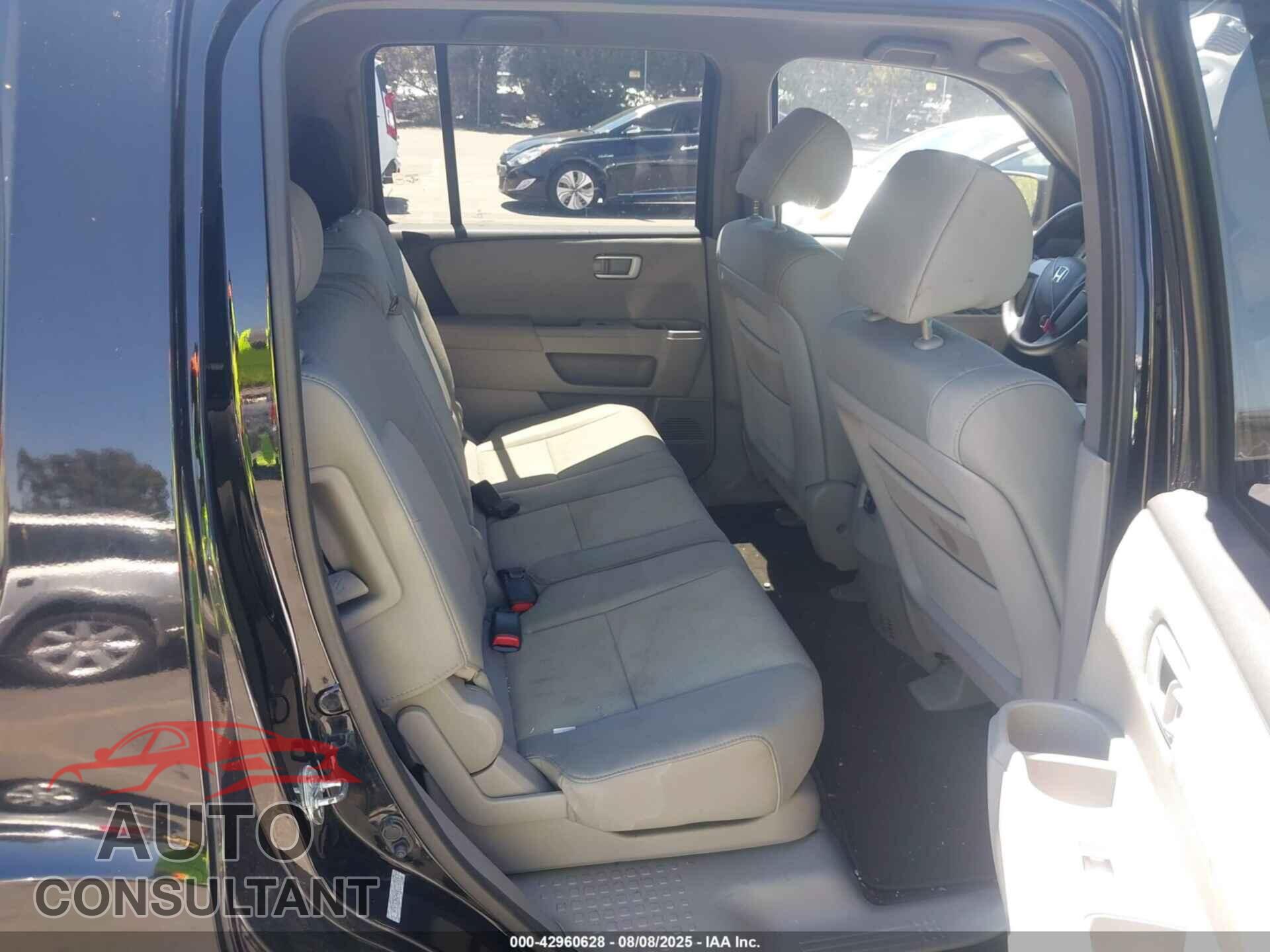 HONDA PILOT 2011 - 5FNYF3H24BB031815