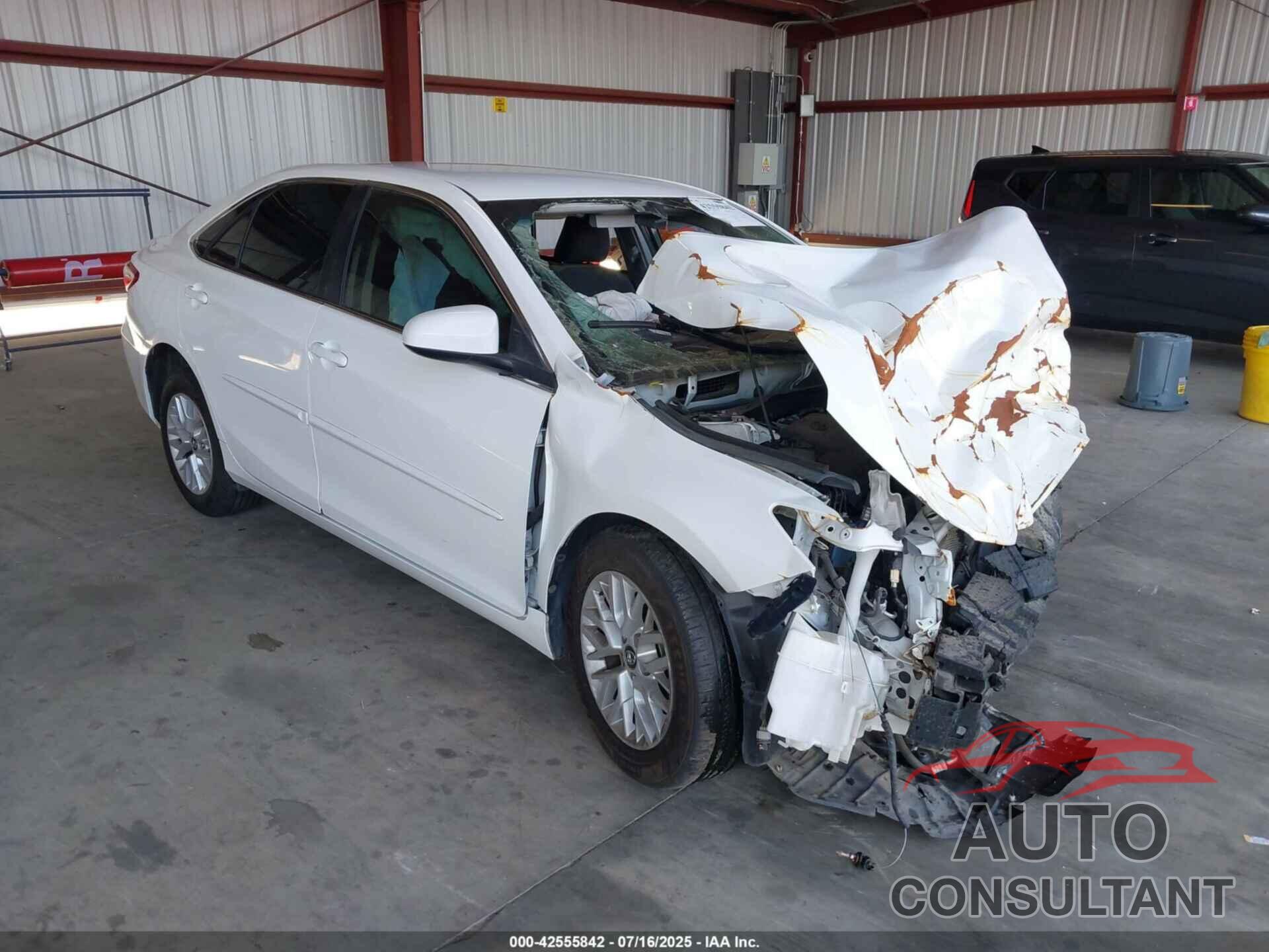 TOYOTA CAMRY 2016 - 4T4BF1FK3GR582704