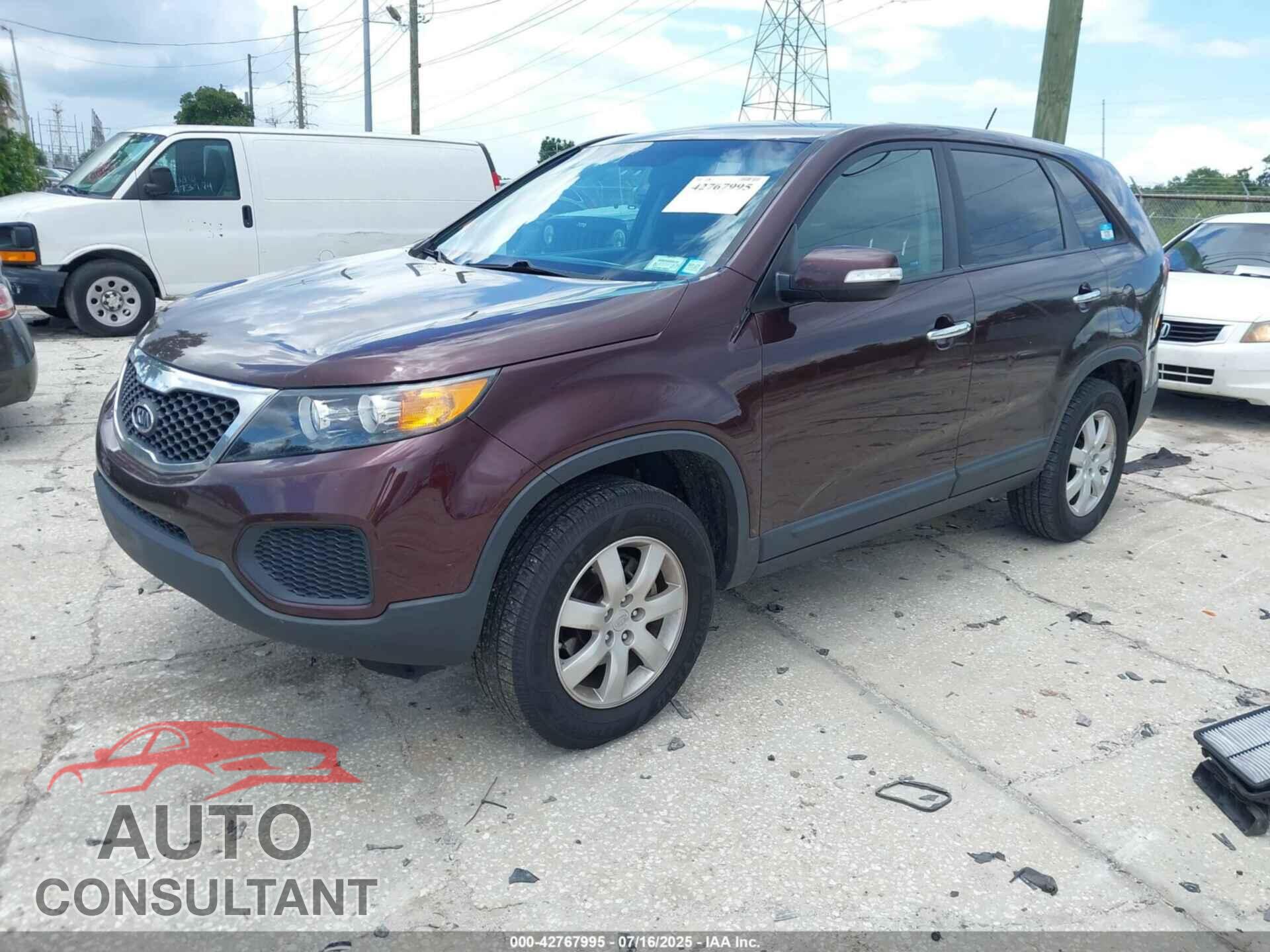 KIA SORENTO 2011 - 5XYKT3A11BG053473