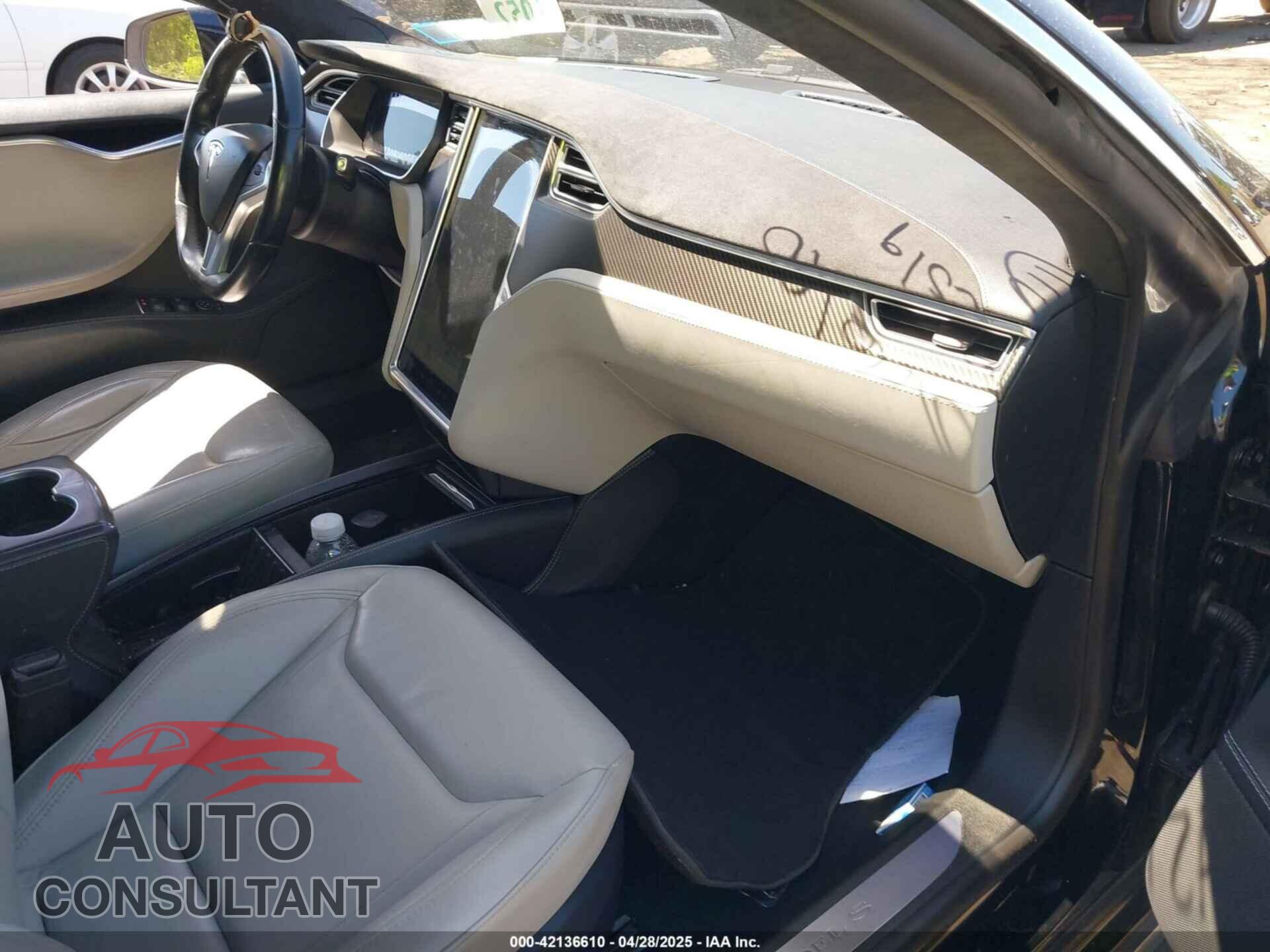 TESLA MODEL S 2015 - 5YJSA1H16FF084215