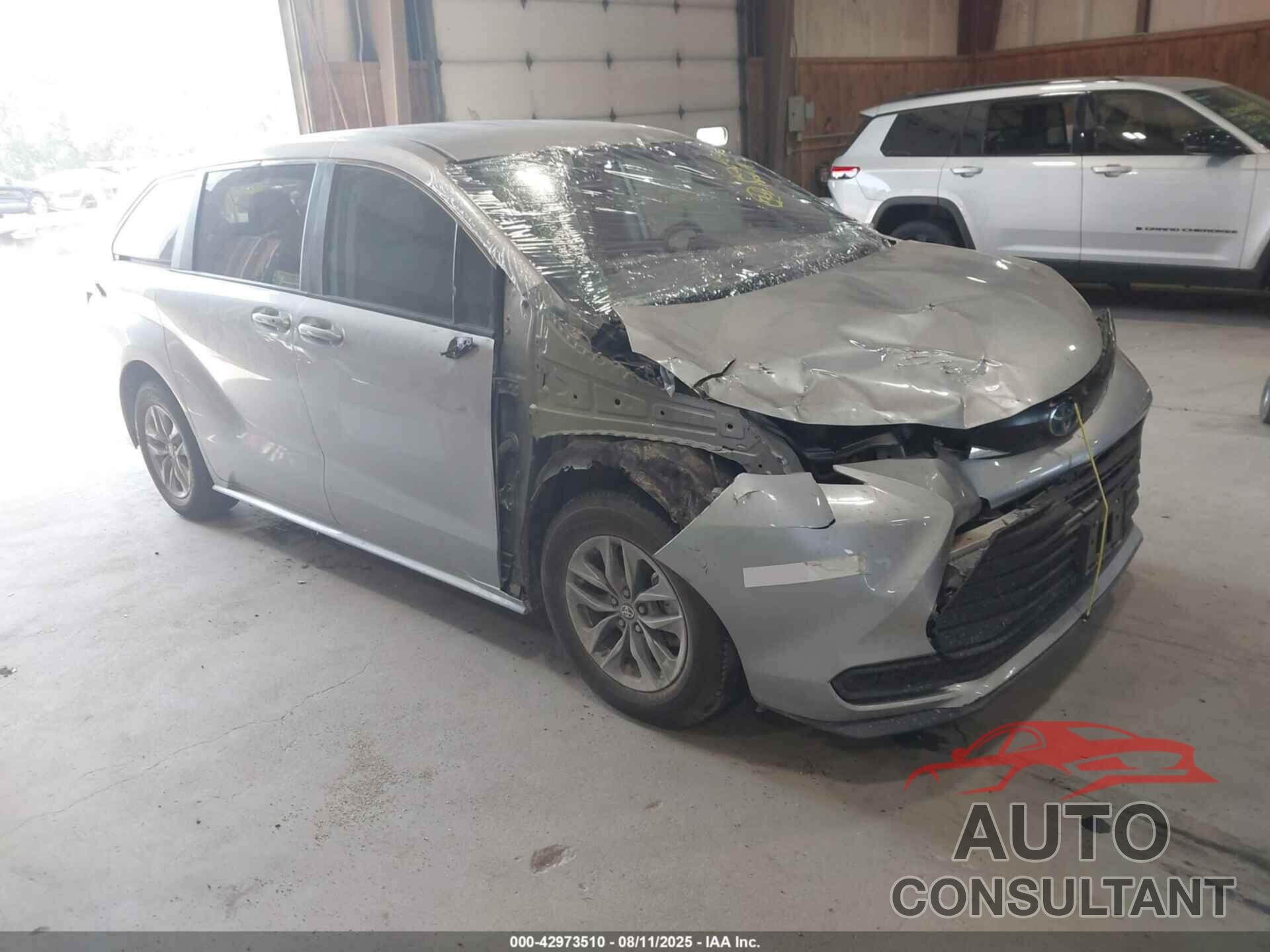 TOYOTA SIENNA 2023 - 5TDKRKECXPS165655