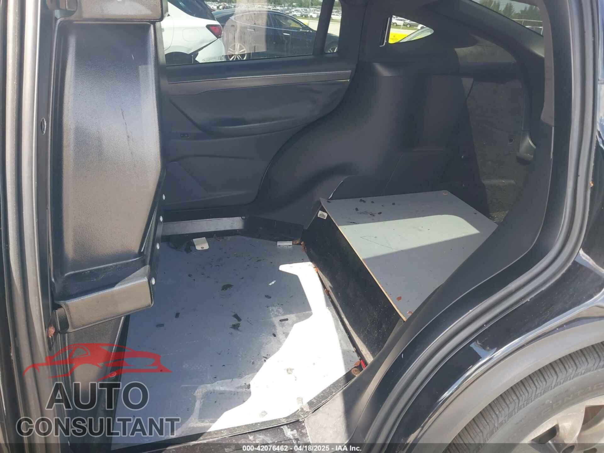 TESLA MODEL X 2017 - 5YJXCBE21HF054898