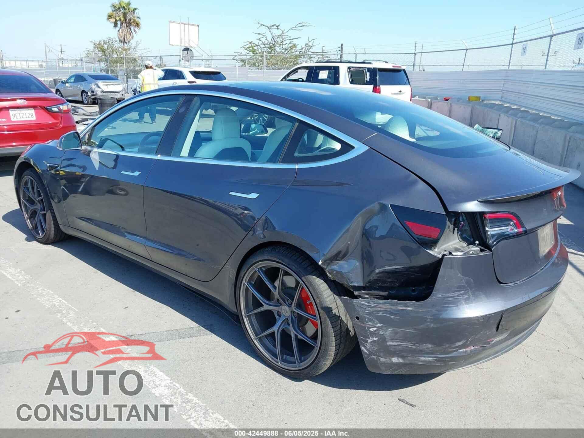 TESLA MODEL 3 2018 - 5YJ3E1EB9JF075300
