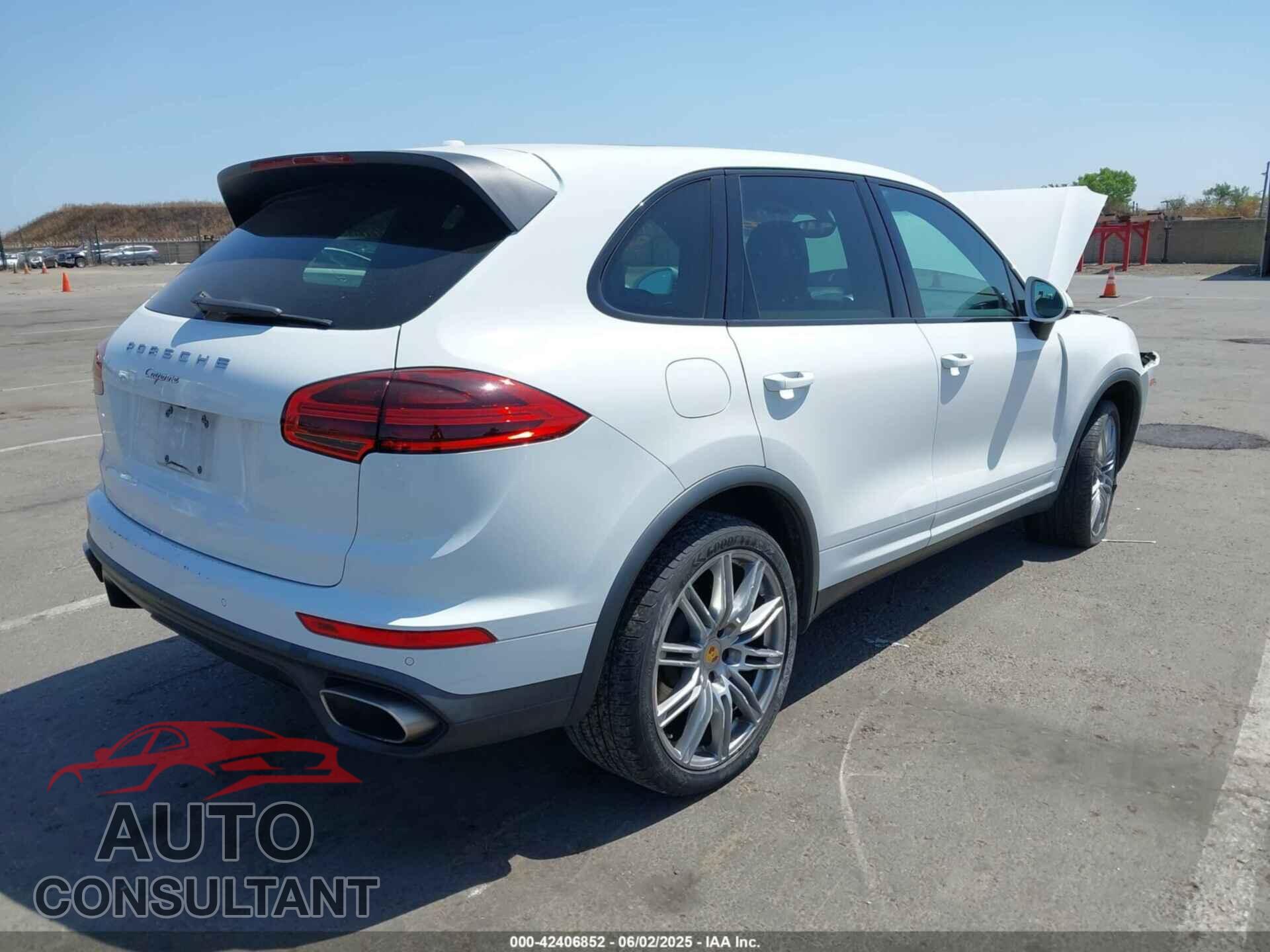 PORSCHE CAYENNE 2016 - WP1AA2A22GKA37187