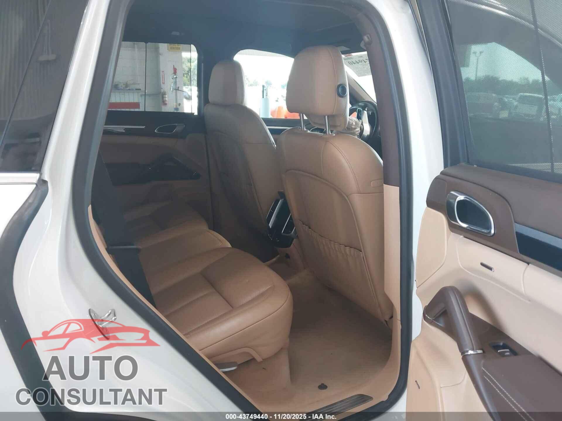 PORSCHE CAYENNE 2016 - WP1AB2A25GLA95396