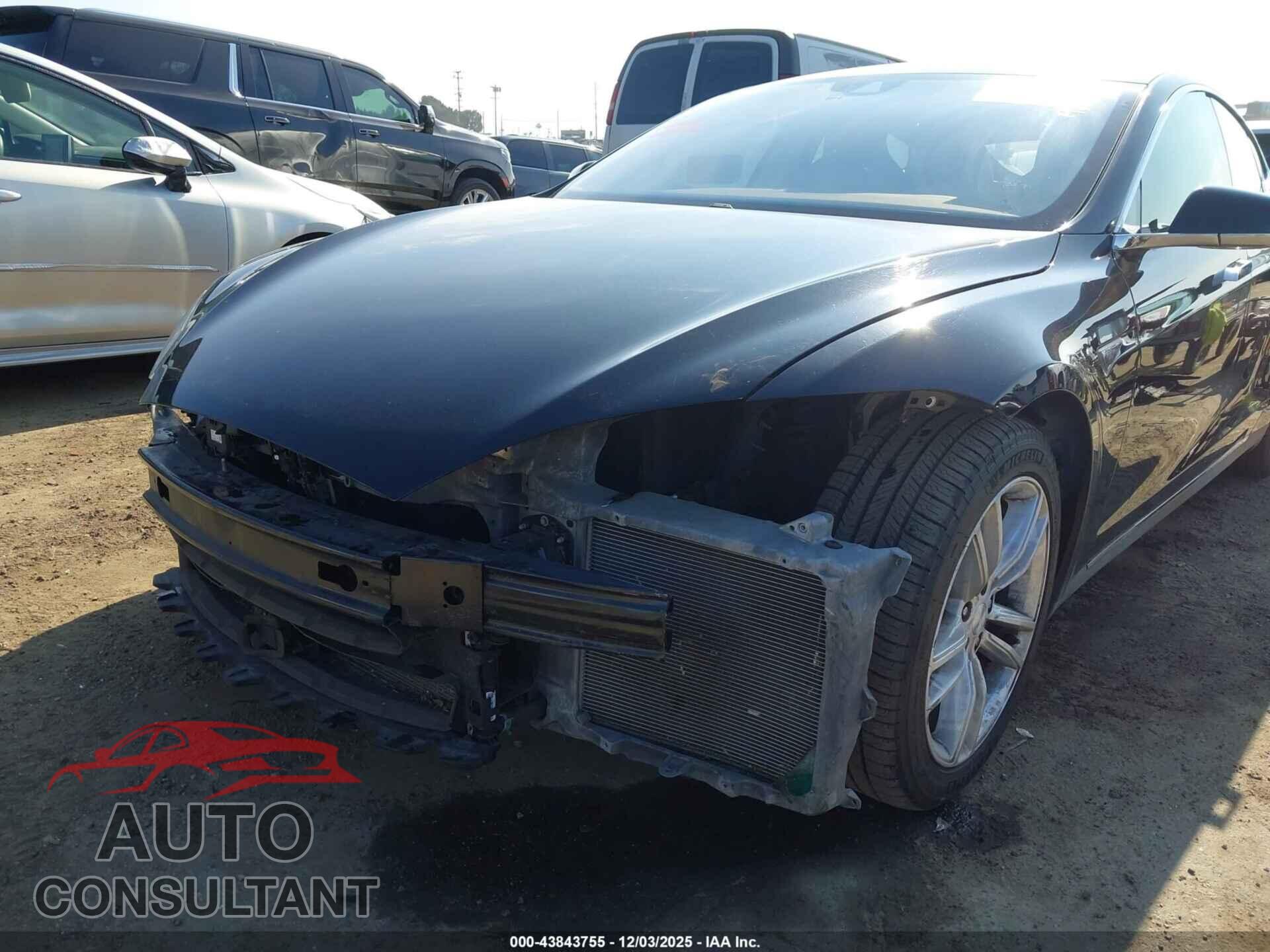TESLA MODEL S 2015 - 5YJSA1E16FF113281