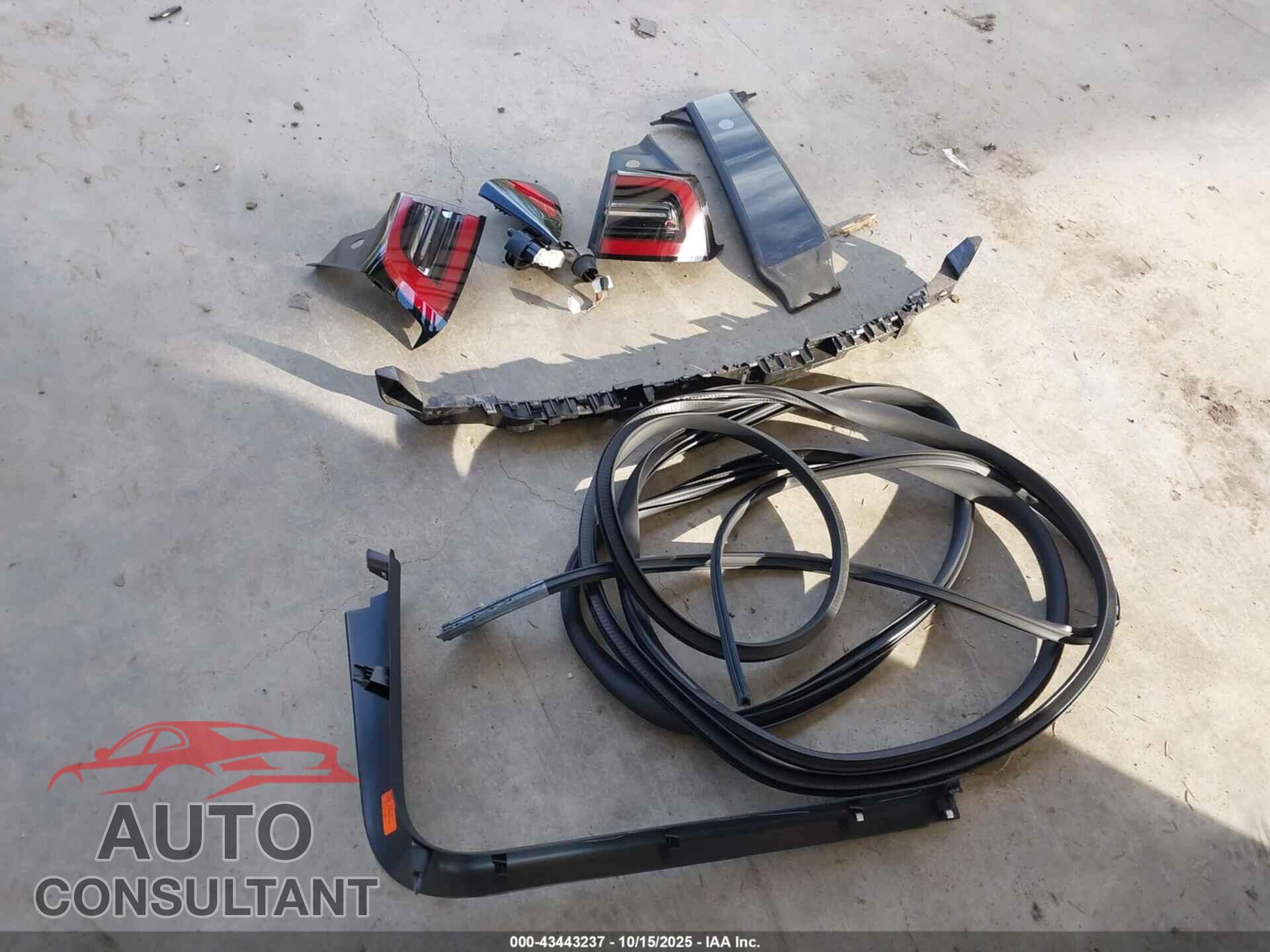 TESLA MODEL Y 2022 - 7SAYGAEE3NF427483