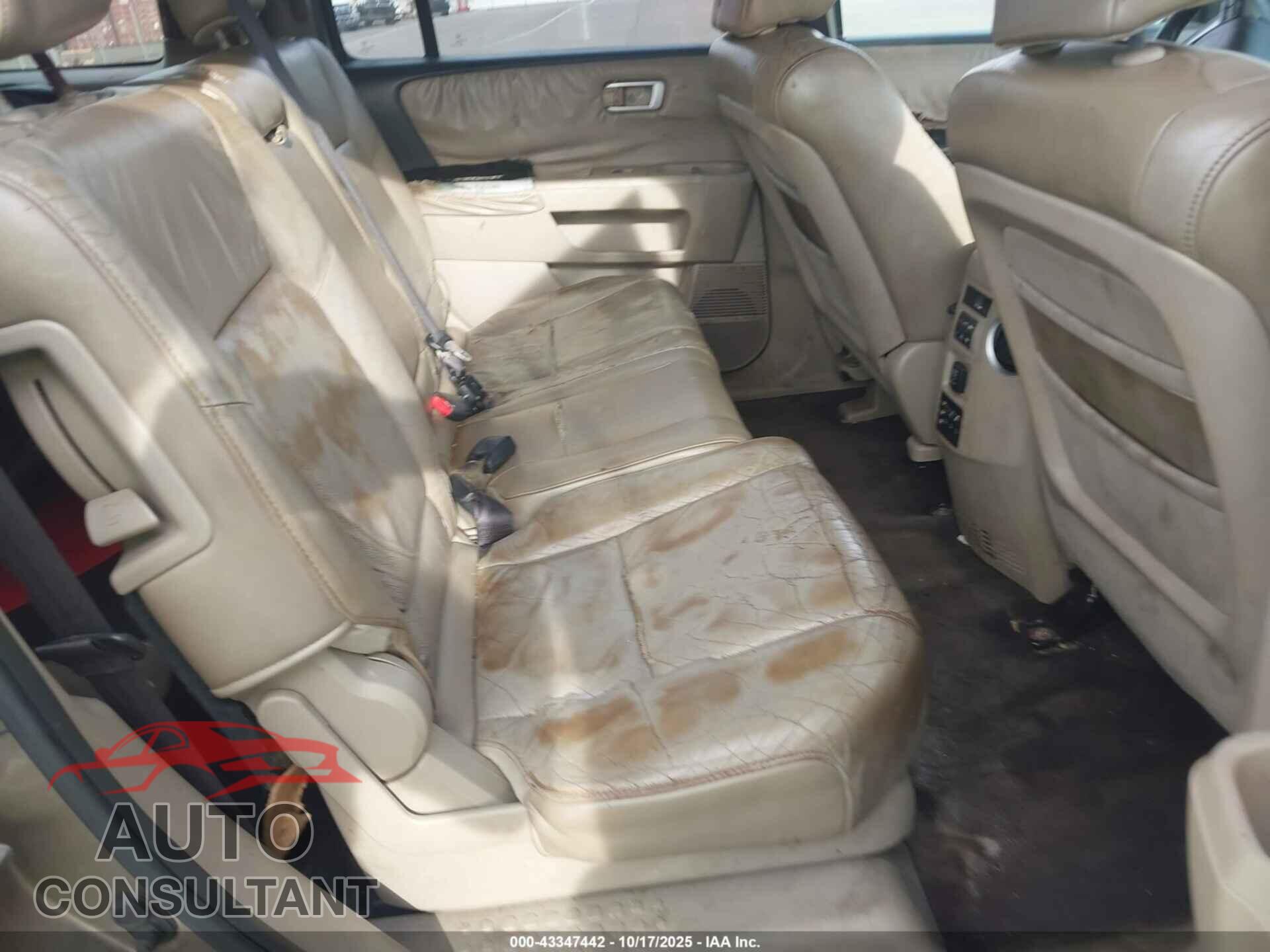 HONDA PILOT 2011 - 5FNYF3H63BB015625