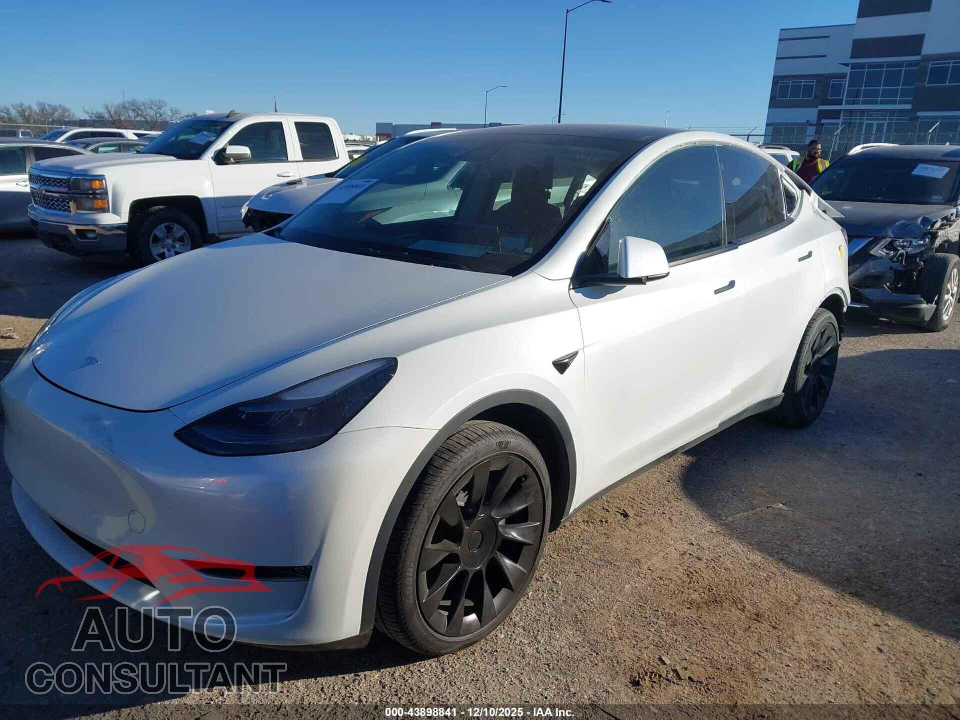 TESLA MODEL Y 2023 - 7SAYGAEEXPF708537