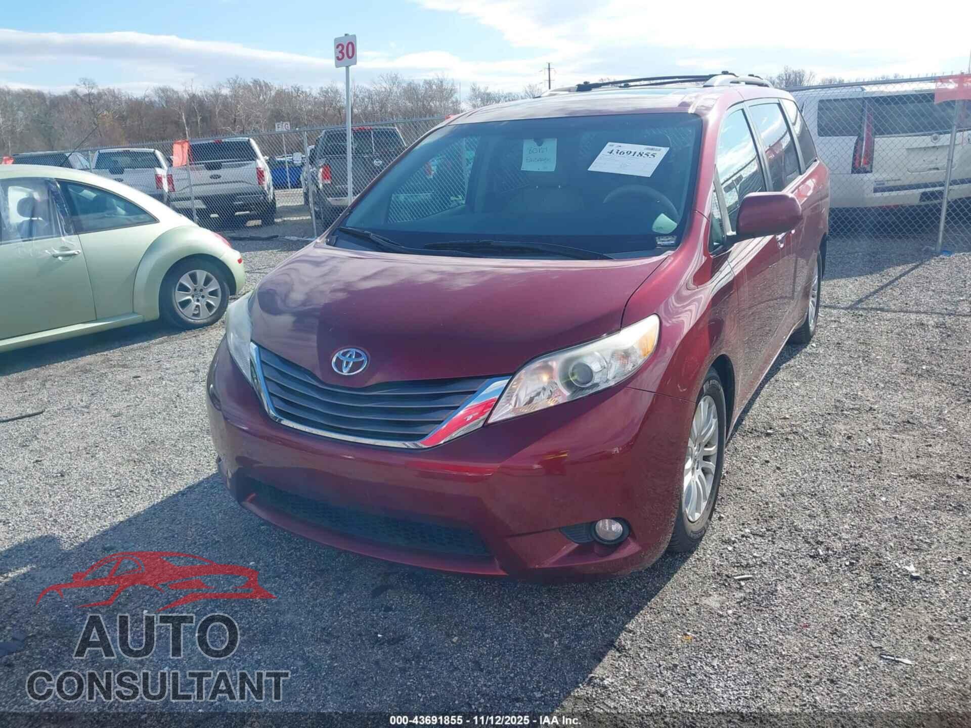 TOYOTA SIENNA 2013 - 5TDYK3DC8DS403830
