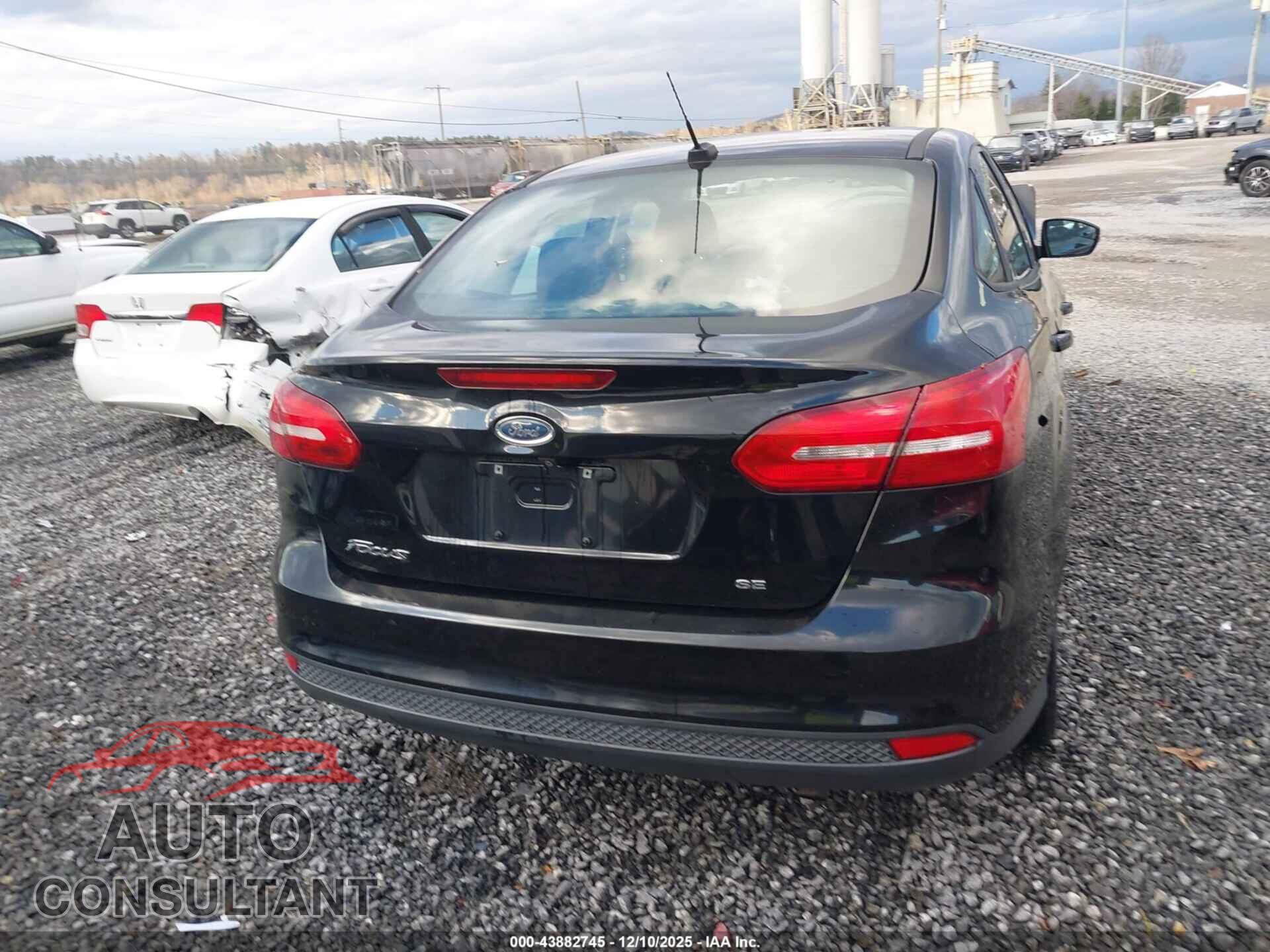 FORD FOCUS 2017 - 1FADP3F29HL227632