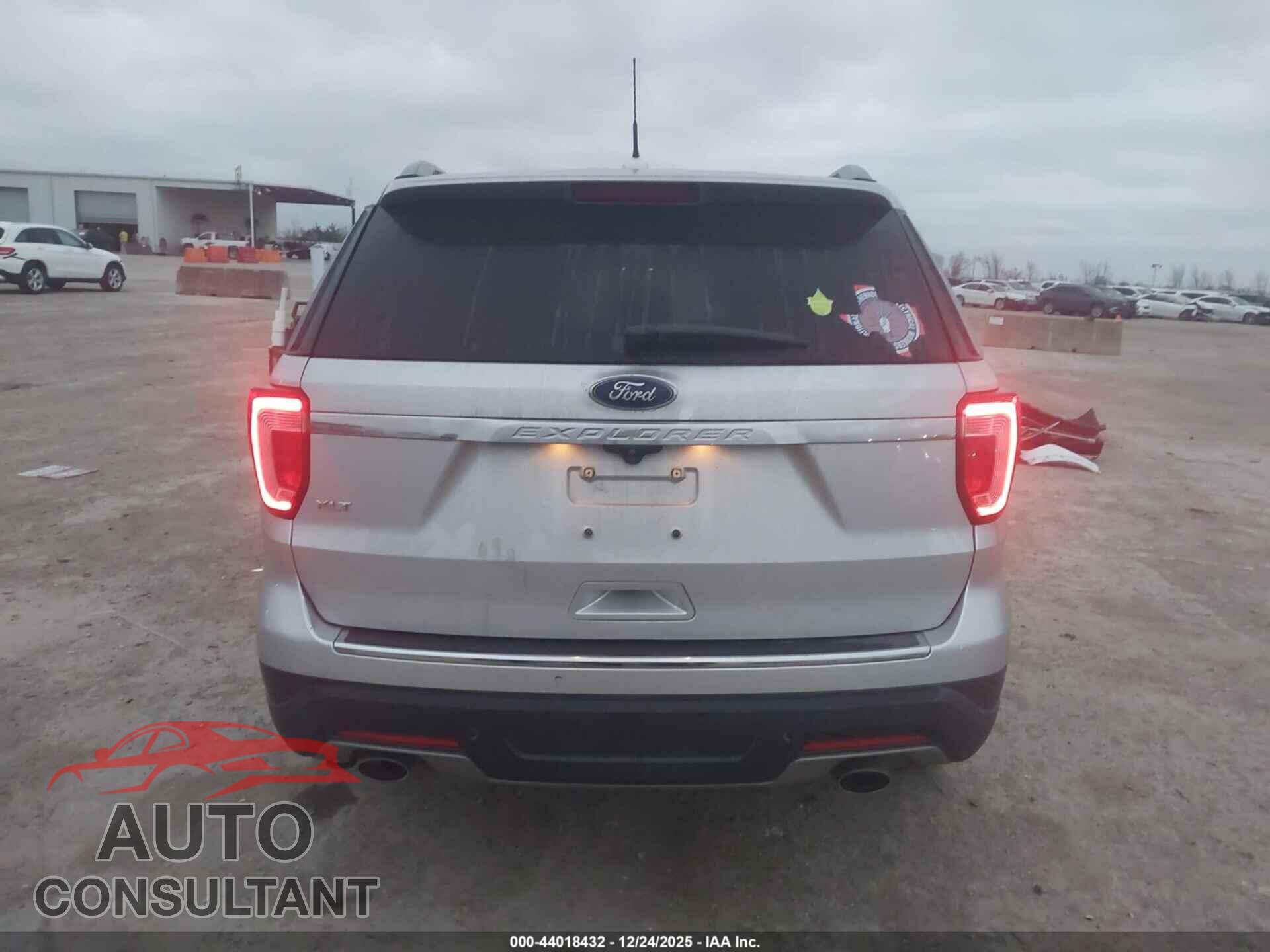 FORD EXPLORER 2018 - 1FM5K7D81JGB87939