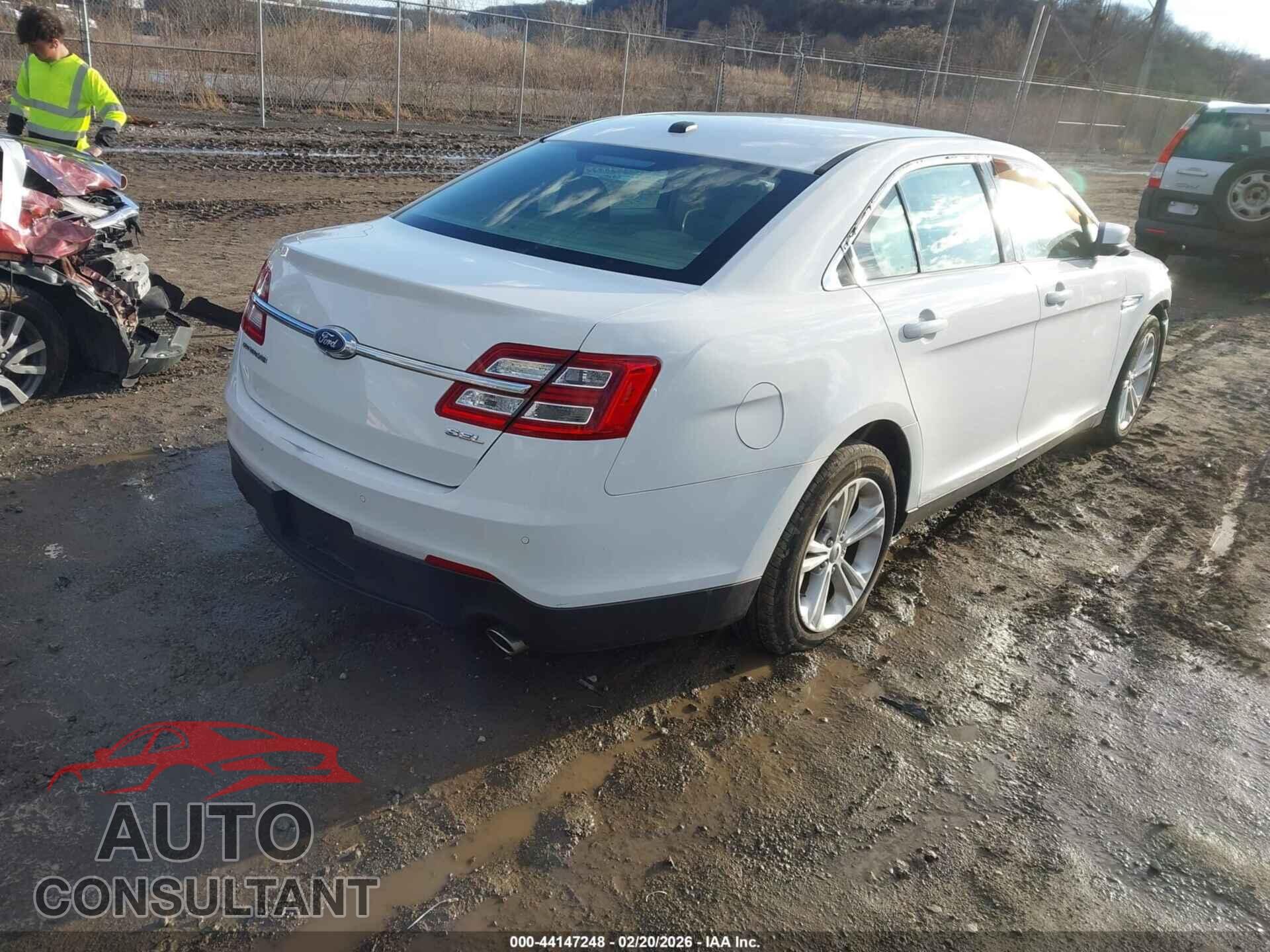 FORD TAURUS 2016 - 1FAHP2E85GG135989