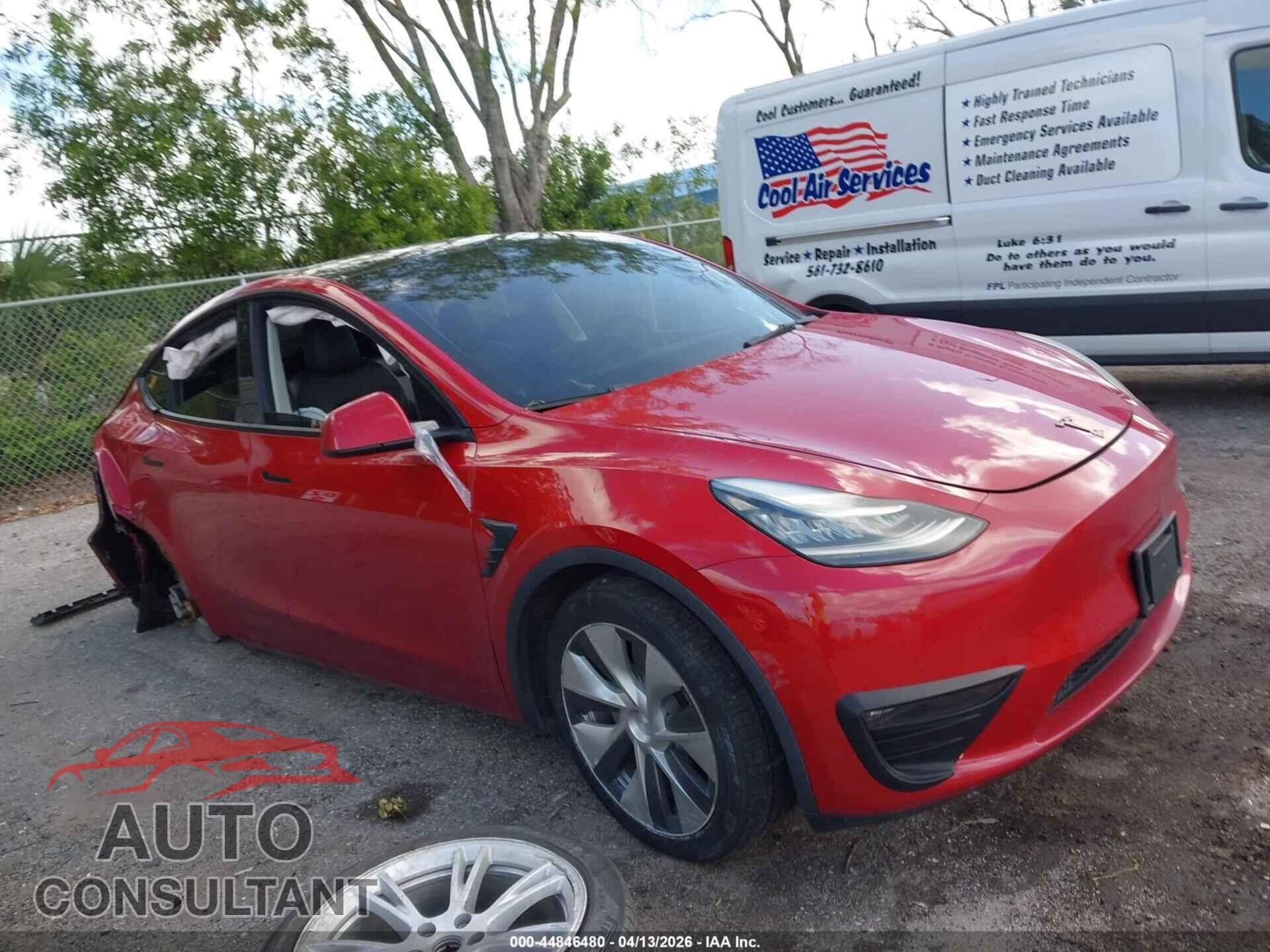 TESLA MODEL Y 2021 - 5YJYGDEE1MF208454