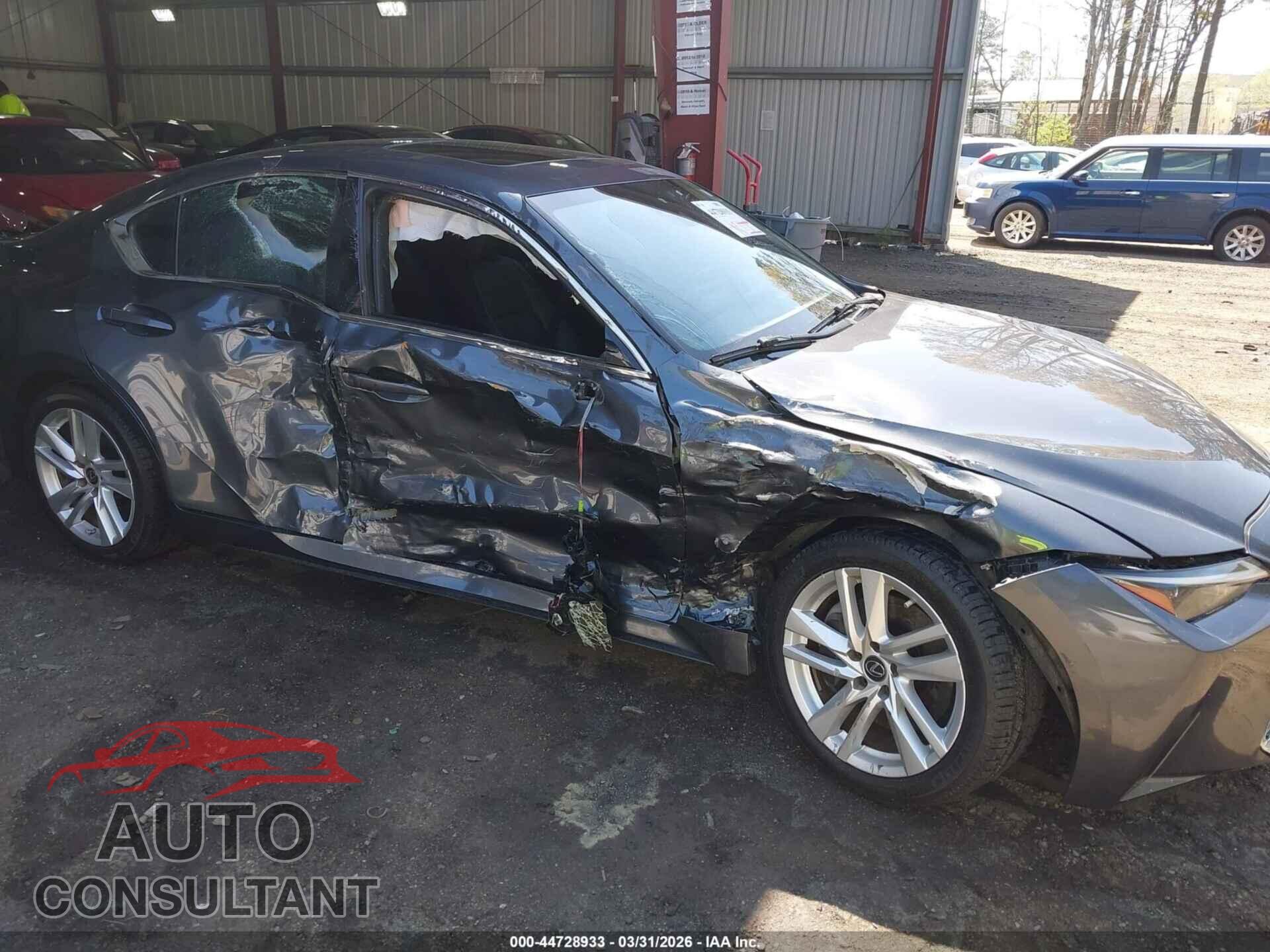 LEXUS IS 300 2021 - JTHCA1D24M5110102