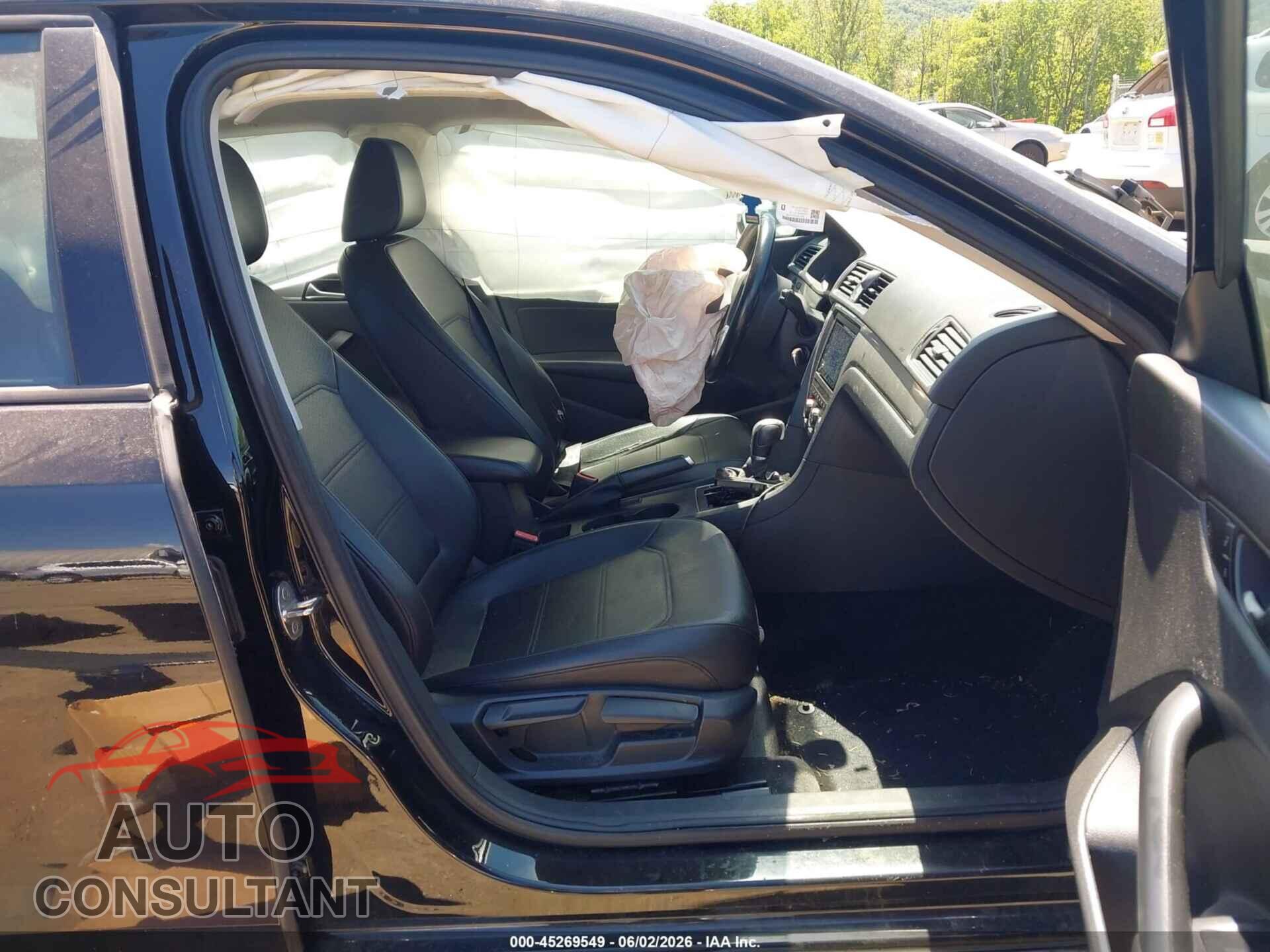 VOLKSWAGEN PASSAT 2015 - 1VWAT7A32FC019845