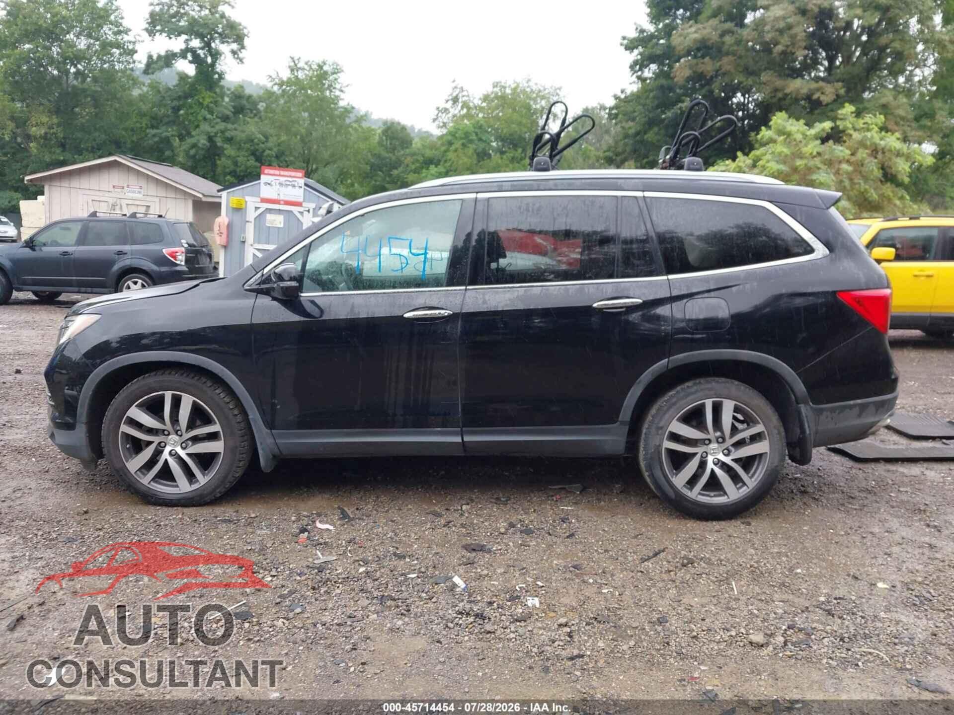 HONDA PILOT 2017 - 5FNYF6H96HB003120