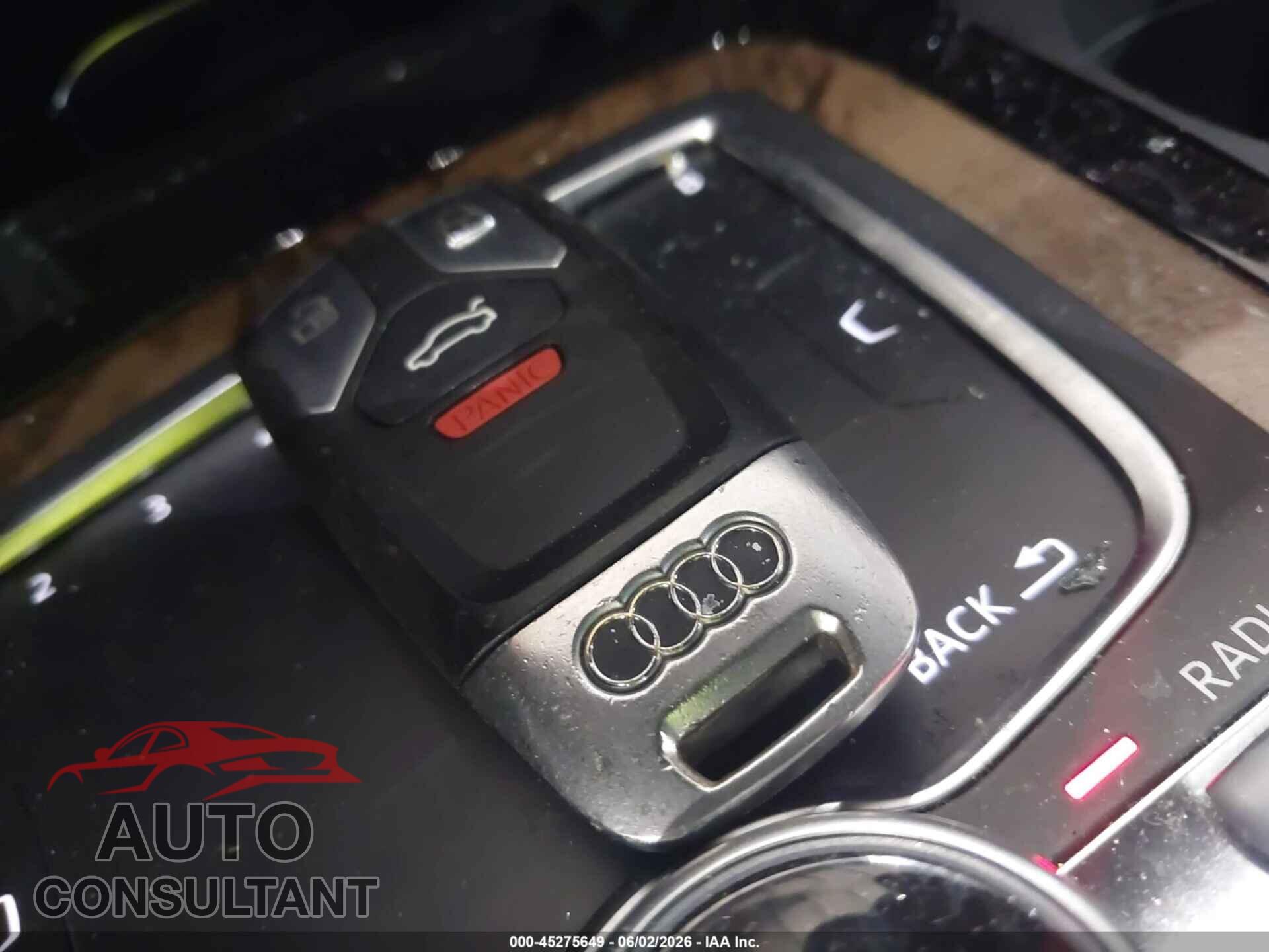 AUDI Q7 2018 - WA1VAAF77JD014818