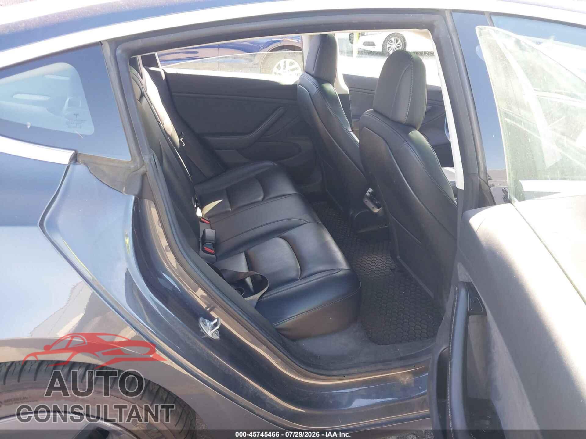 TESLA MODEL 3 2018 - 5YJ3E1EA8JF051027
