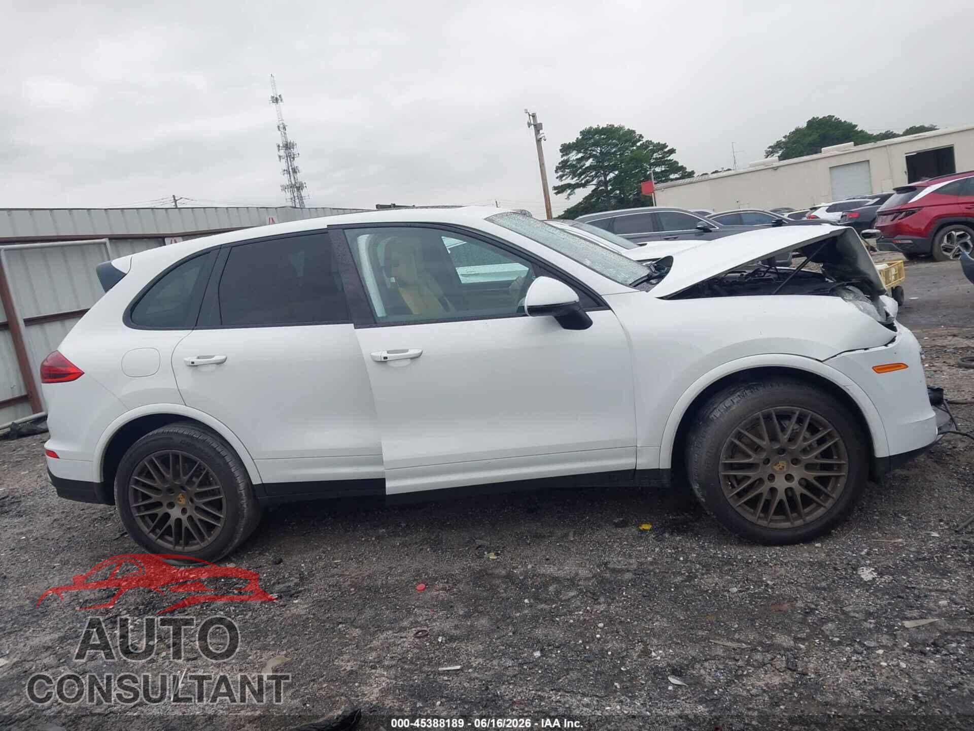 PORSCHE CAYENNE 2017 - WP1AA2A22HKA89761