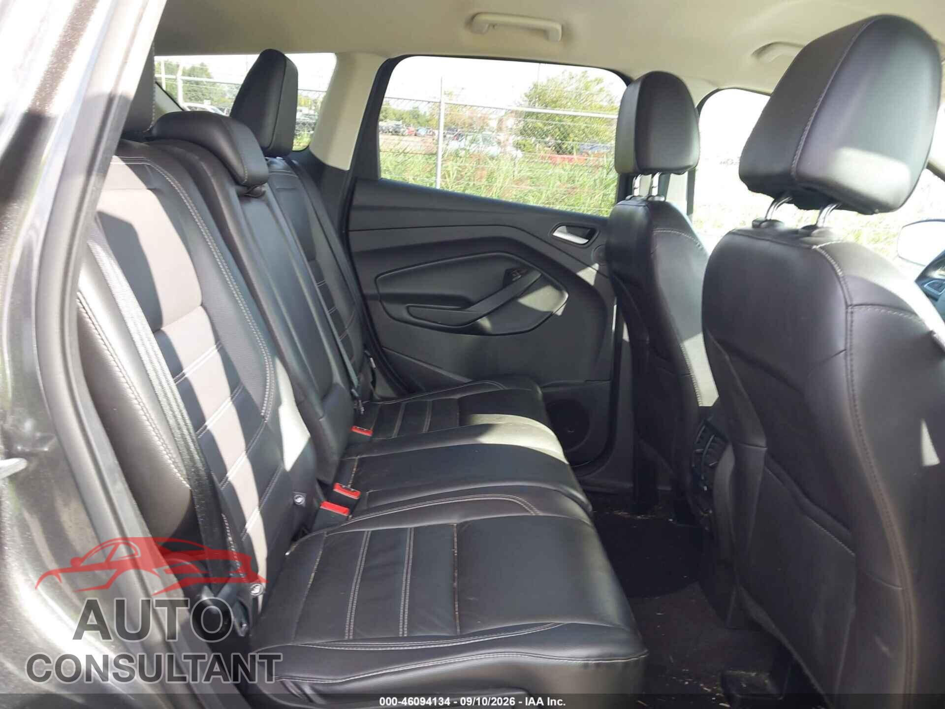 FORD ESCAPE 2017 - 1FMCU9J92HUD57764
