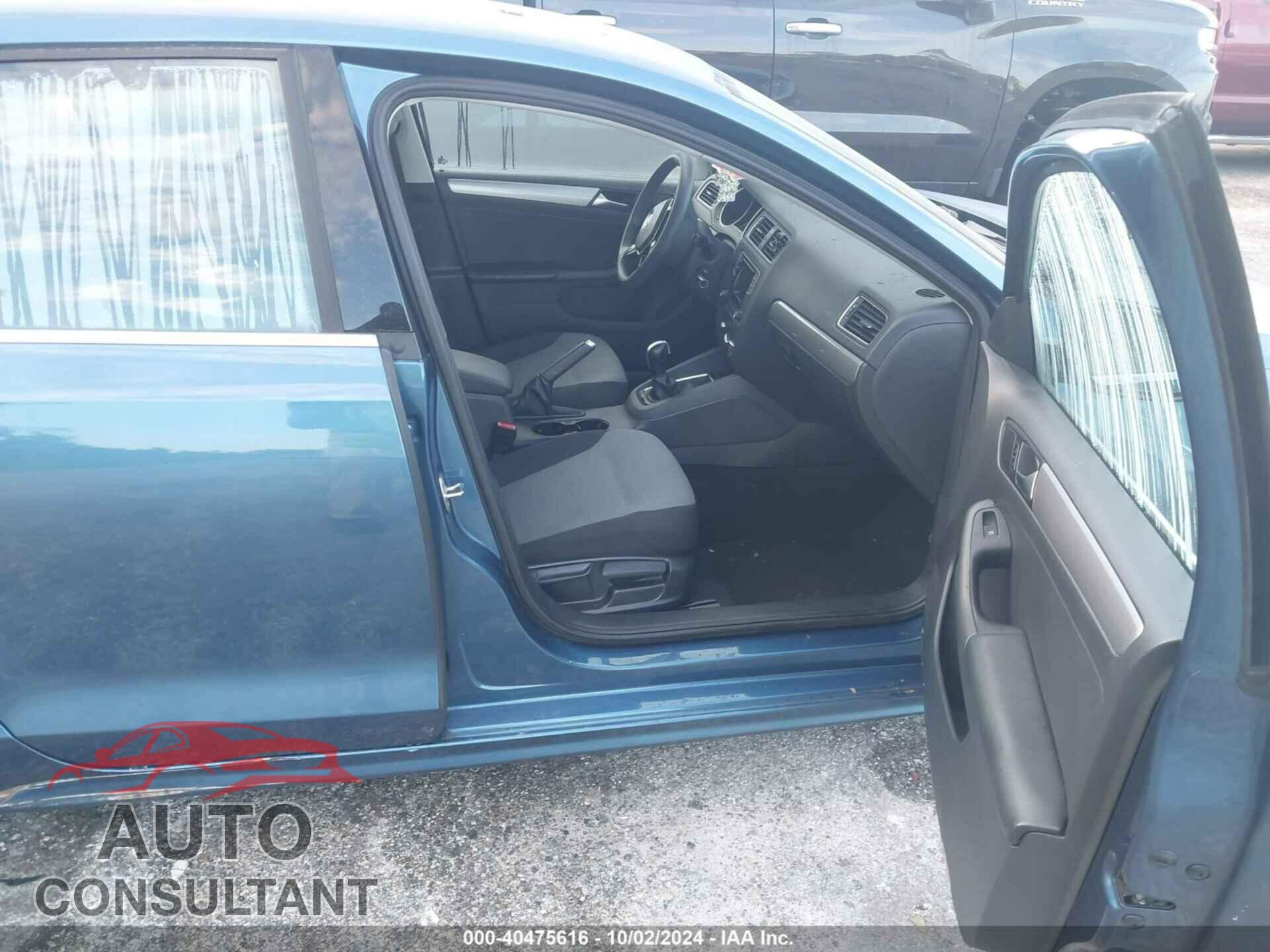 VOLKSWAGEN JETTA 2017 - 3VW2B7AJ3HM387720