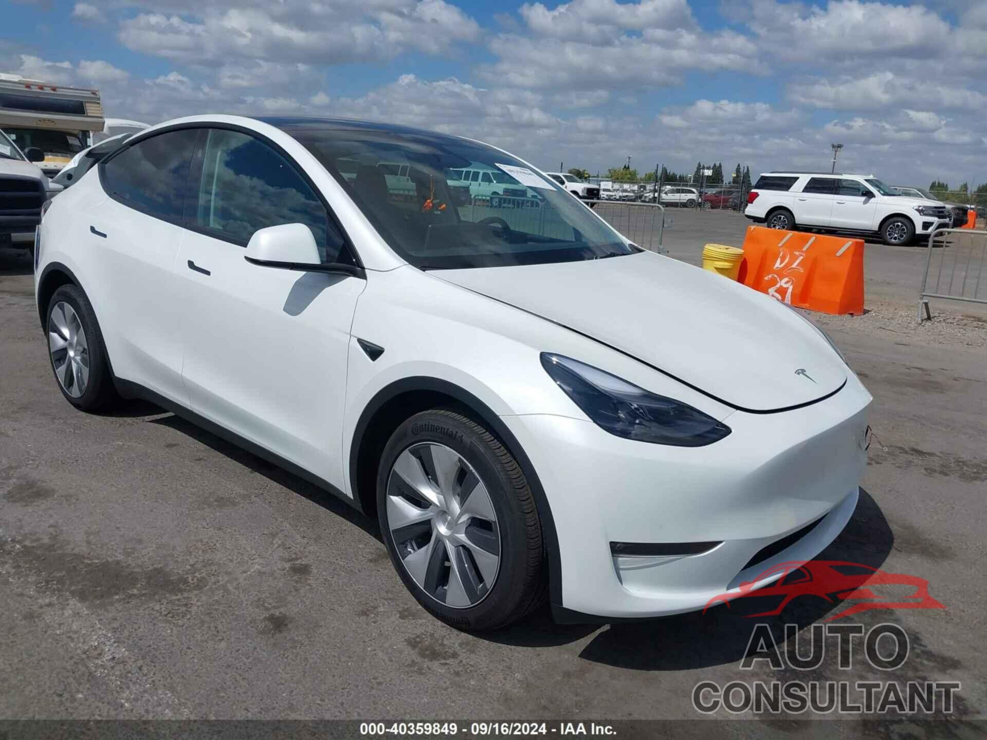 TESLA MODEL Y 2024 - 7SAYGDEE3RF067123