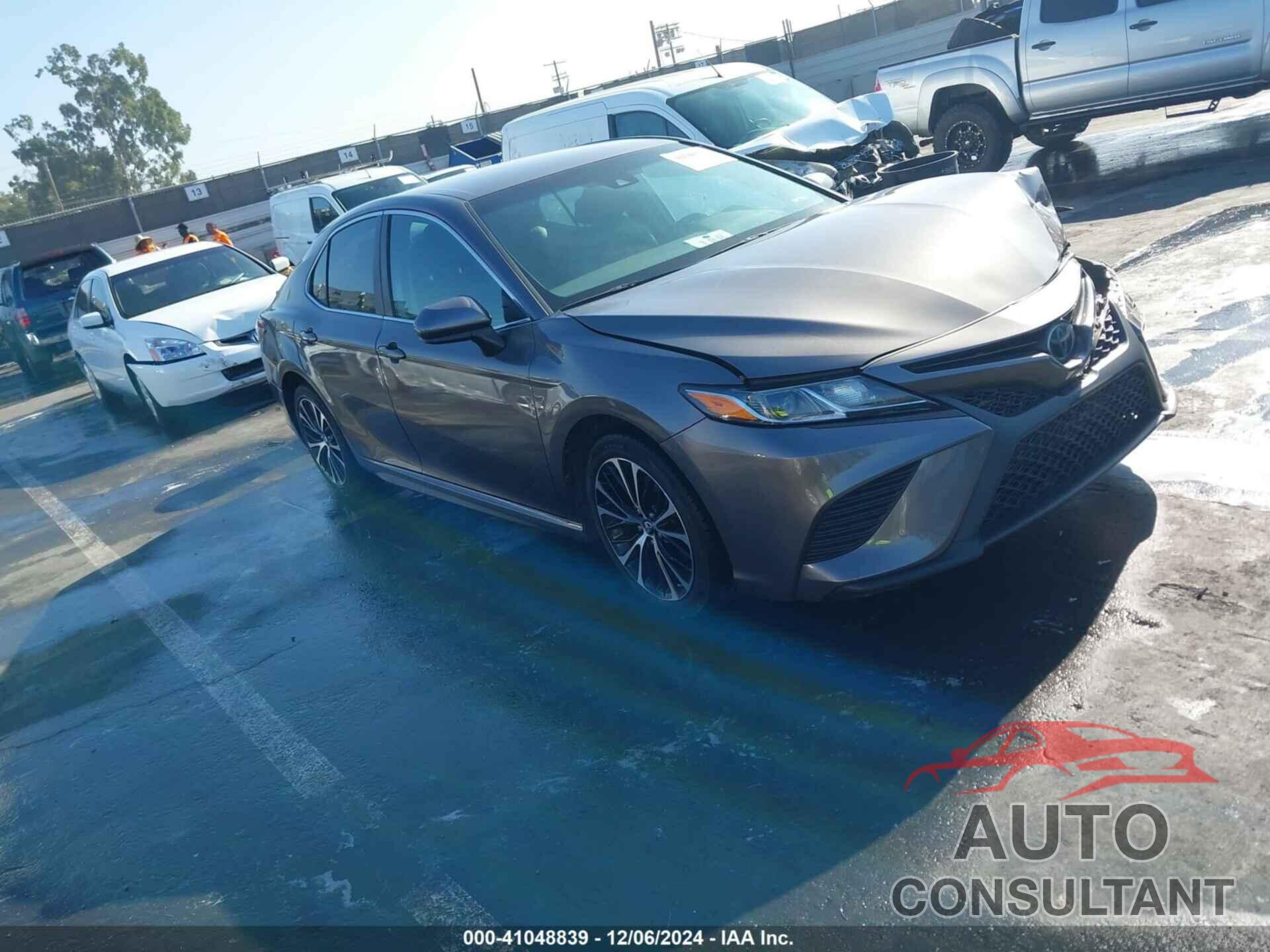 TOYOTA CAMRY 2018 - 4T1B11HK5JU111991