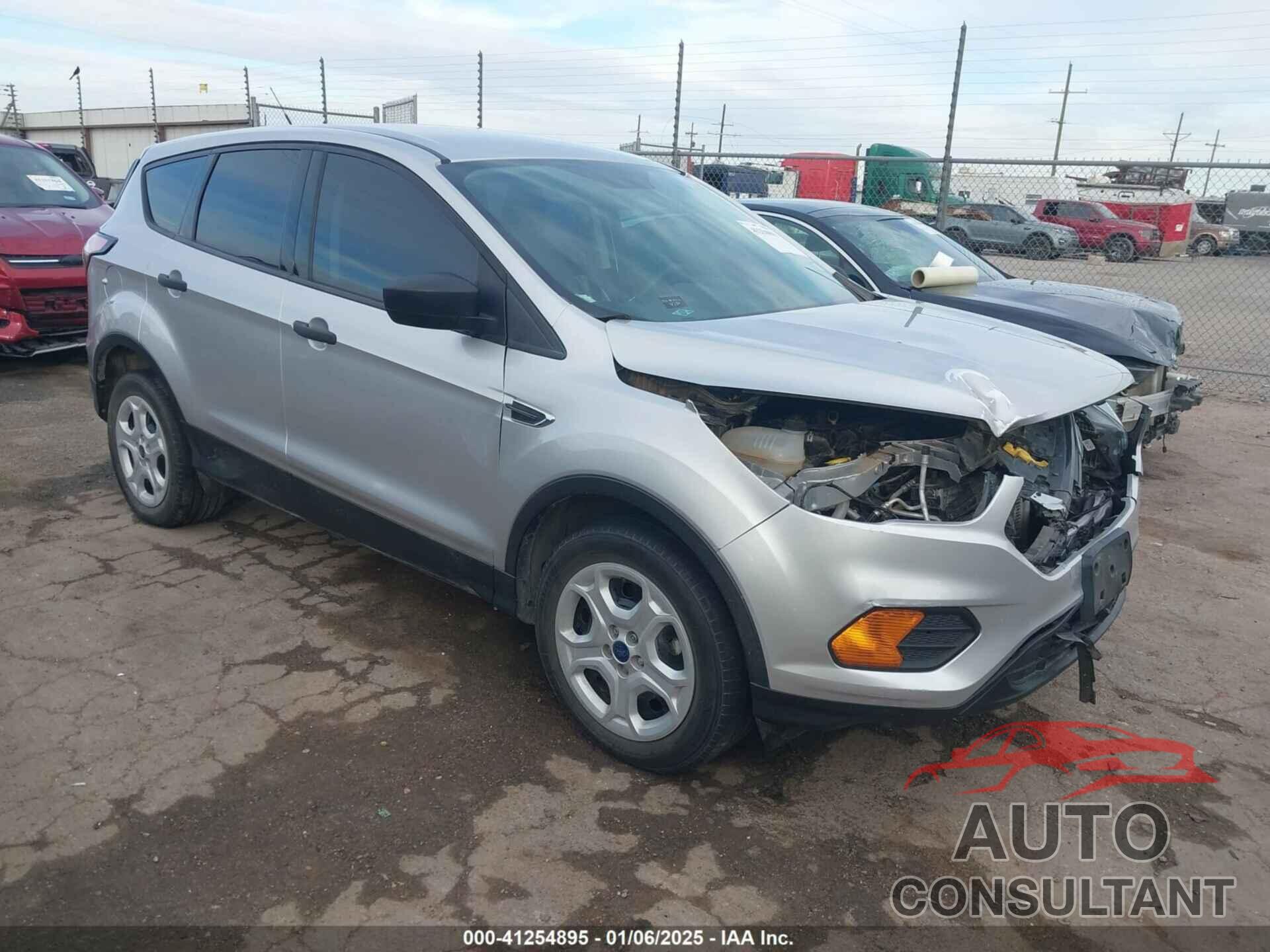FORD ESCAPE 2018 - 1FMCU0F73JUC06618