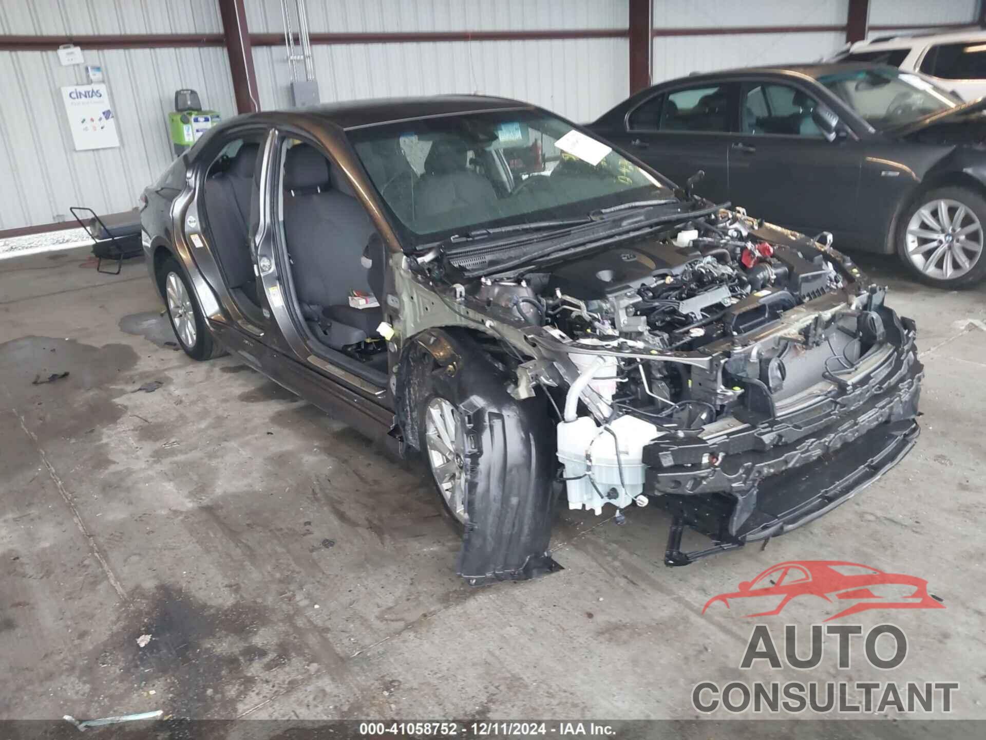 TOYOTA CAMRY 2018 - 4T1B11HK1JU555434