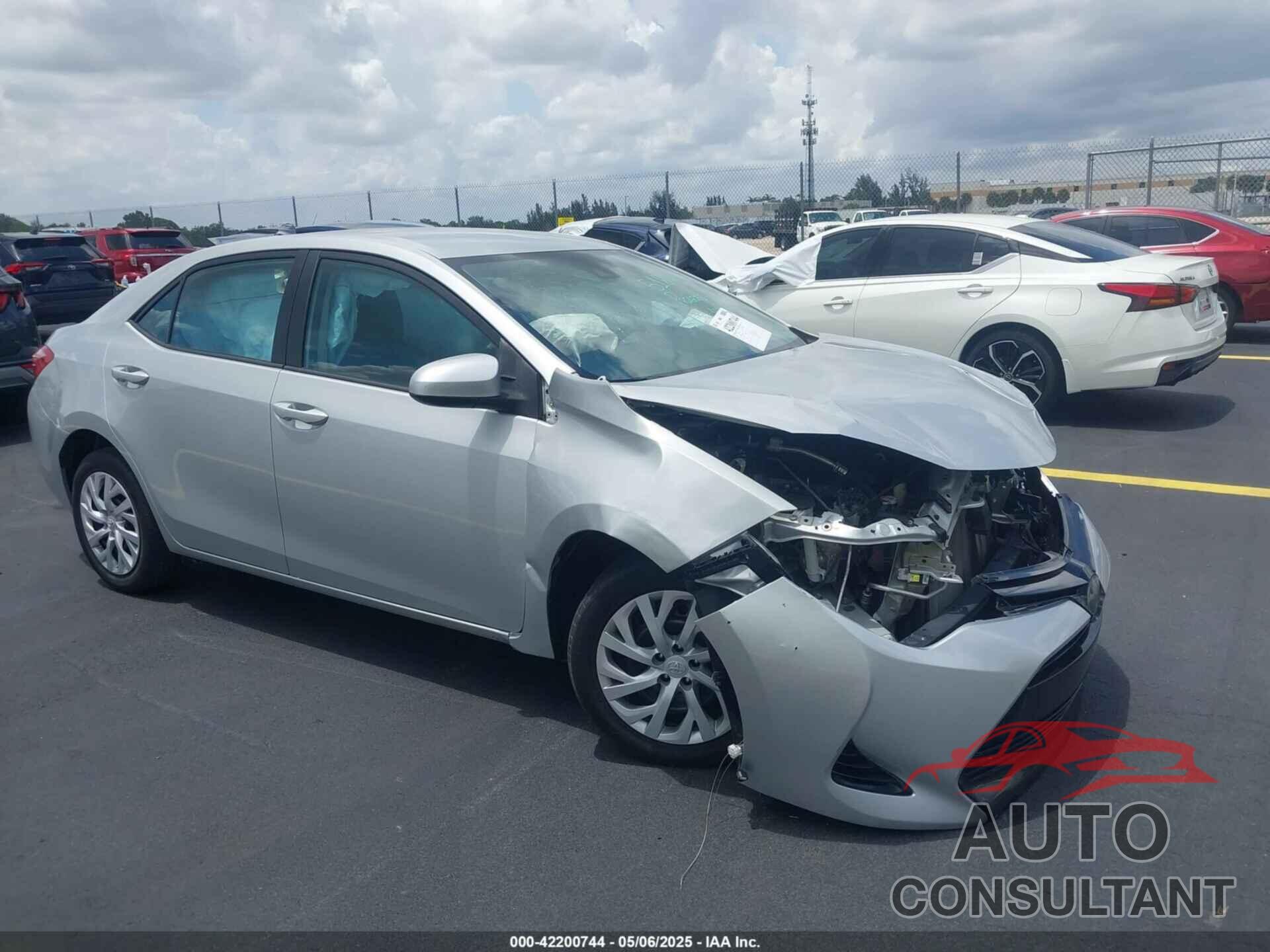 TOYOTA COROLLA 2018 - 5YFBURHEXJP811345