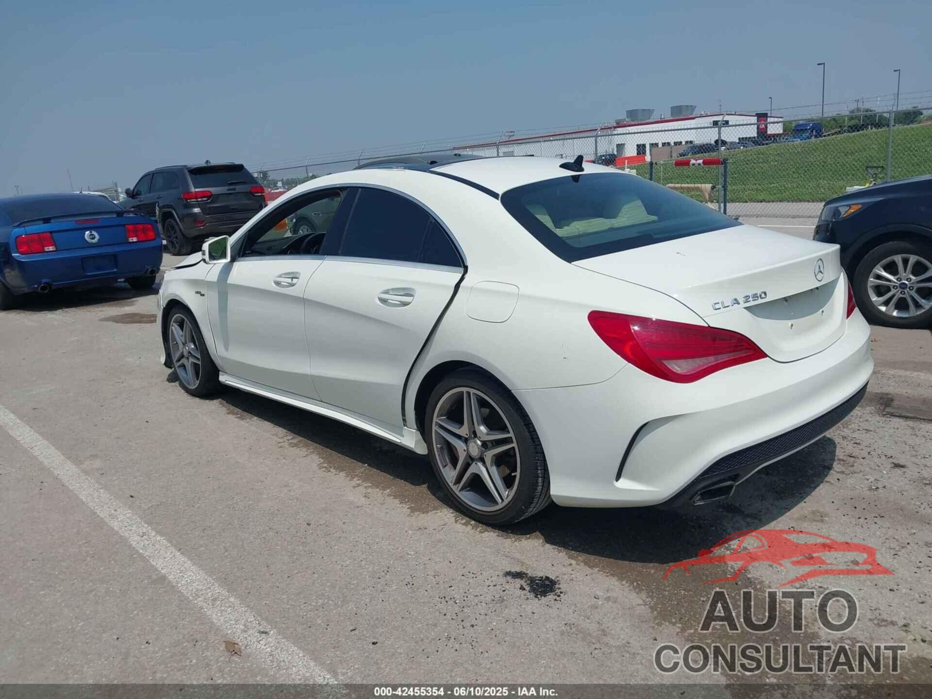 MERCEDES-BENZ CLA 250 2015 - WDDSJ4EB2FN168201