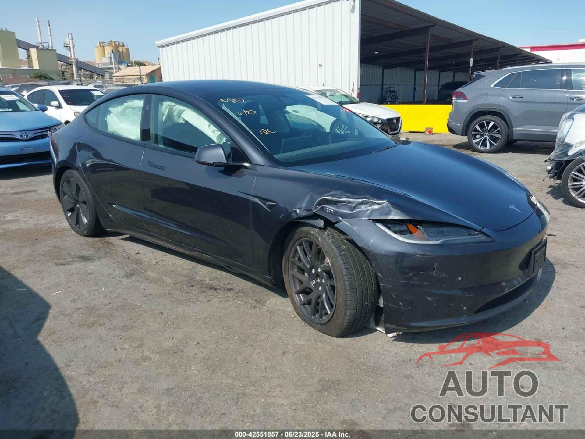 TESLA MODEL 3 2024 - 5YJ3E1EA9RF726573